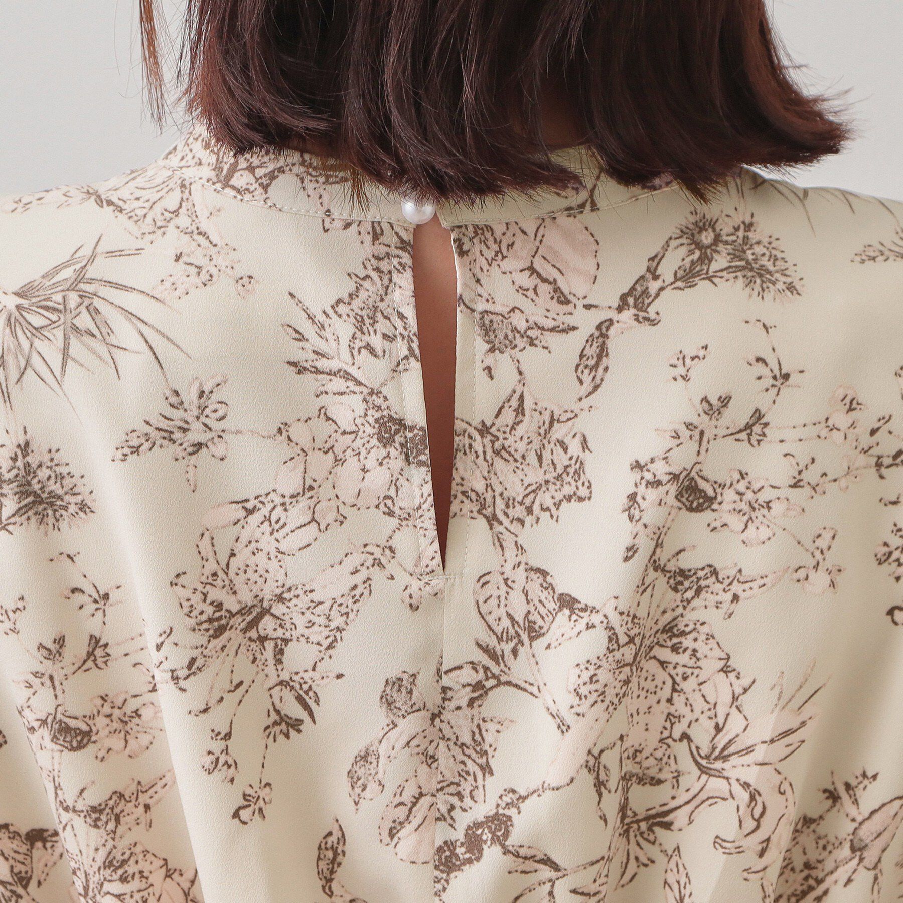 index「フラワーハイネックタックワンピース【洗濯機OK/イージーアイロン/防シワ】」|ワンピース|