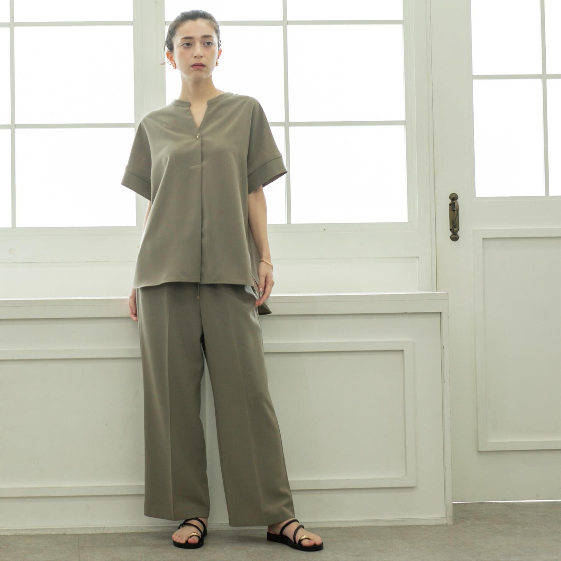 OPAQUE.CLIP「《5色展開/SS-LLサイズ》スキッパー金ボタンブラウス/セットアップ対応【防シワ/ストレッチ/洗濯」|シャツ・ブラウス|