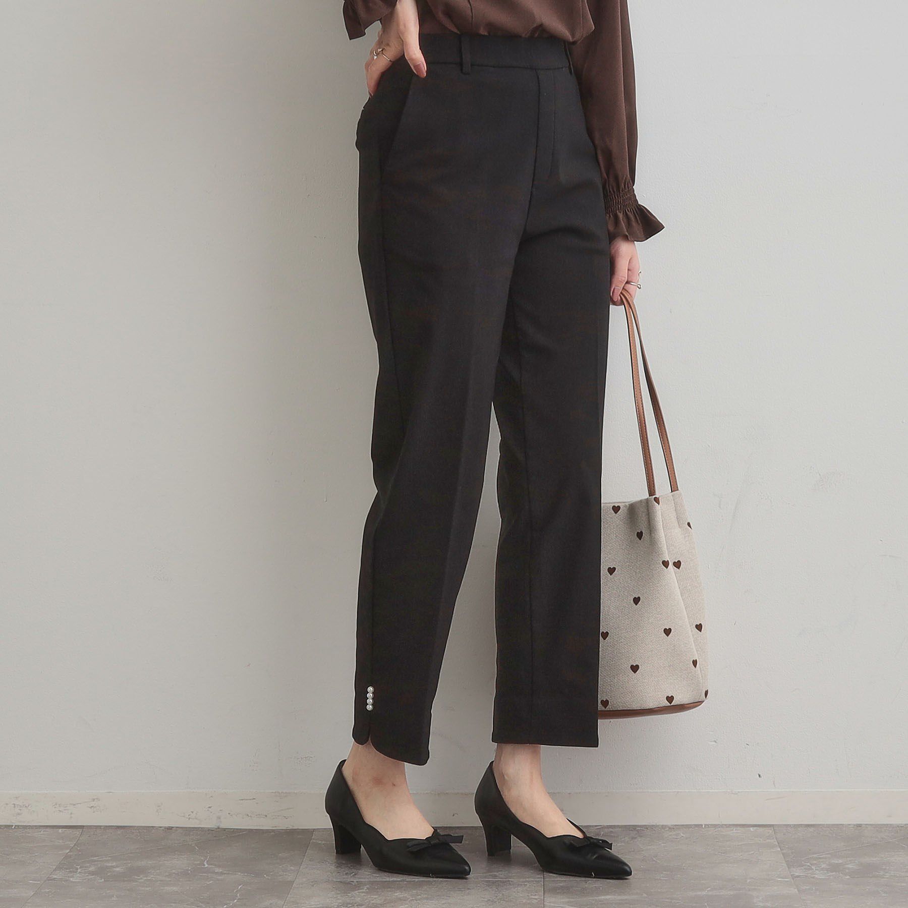 Couture broach「【通勤・美脚見え・あったか】裏起毛パール調スカラ裾デザインパンツ」|その他|ブラック(019)