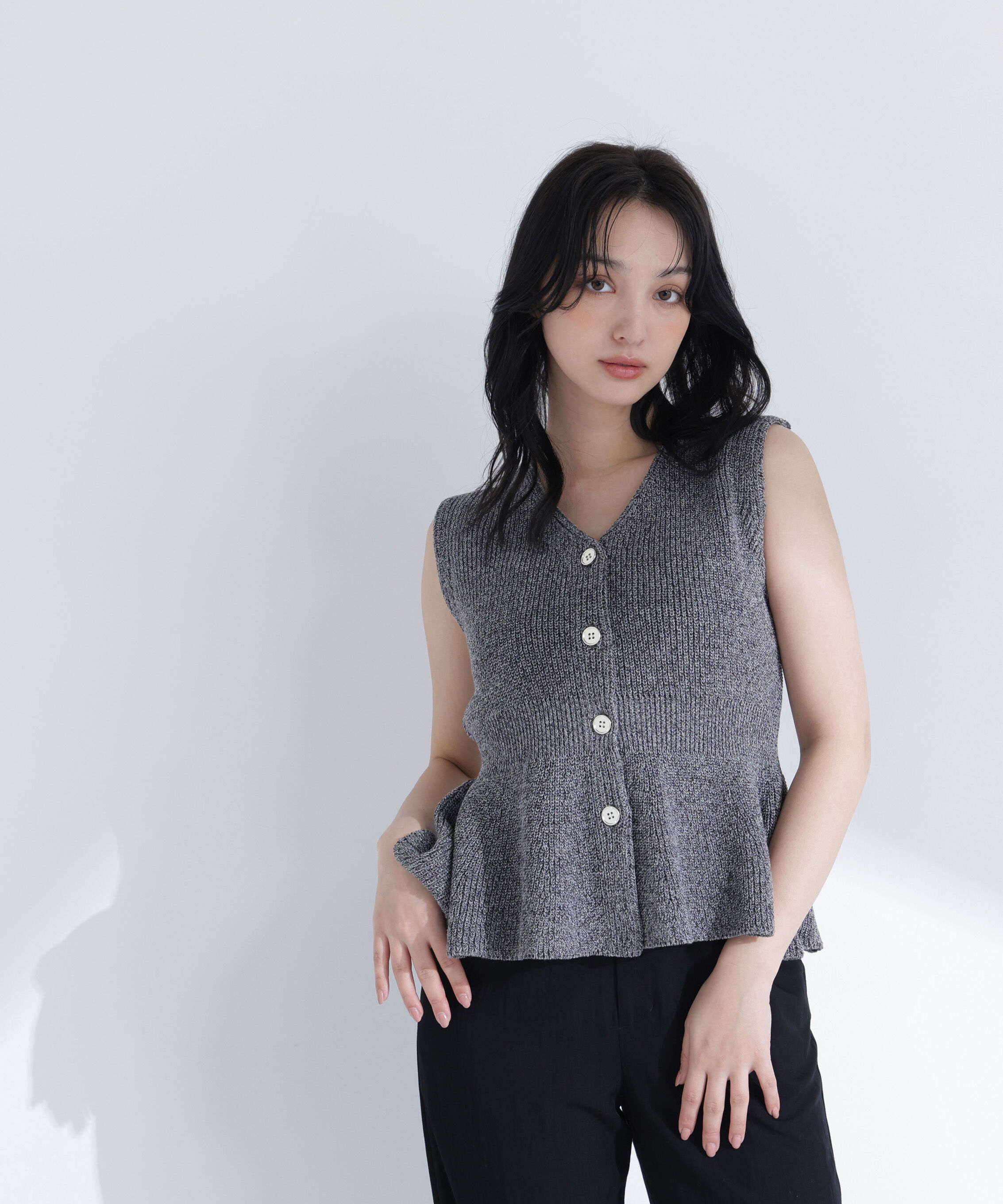  「メタルボタンペプラムニットジレ」|ニット・セーター|