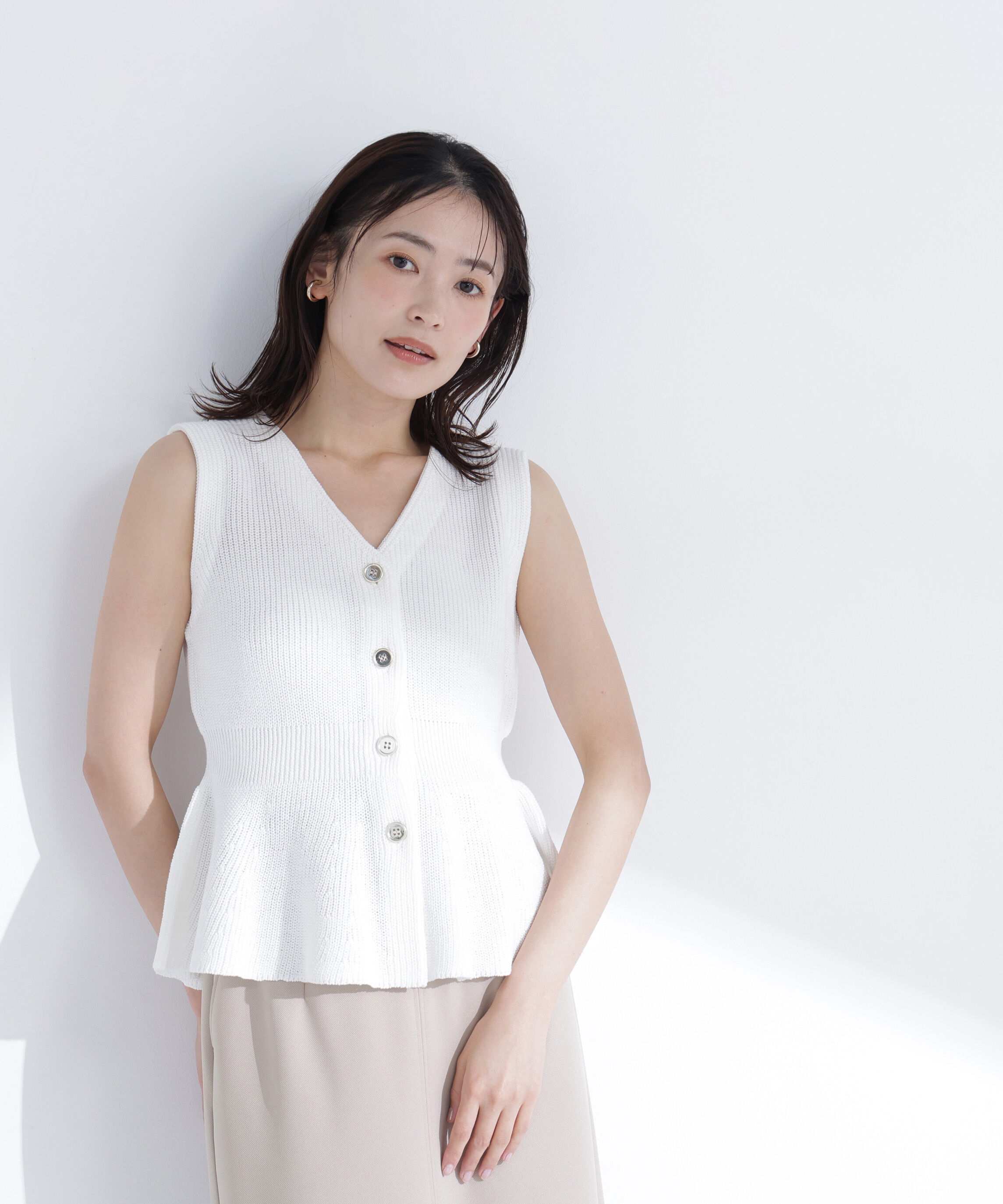  「メタルボタンペプラムニットジレ」|ニット・セーター|