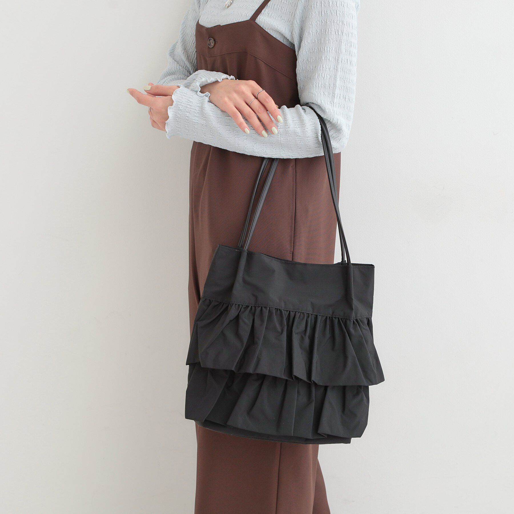 SHOO･LA･RUE「【撥水】つまみハンドルフリルトートバッグ」|トートバッグ|