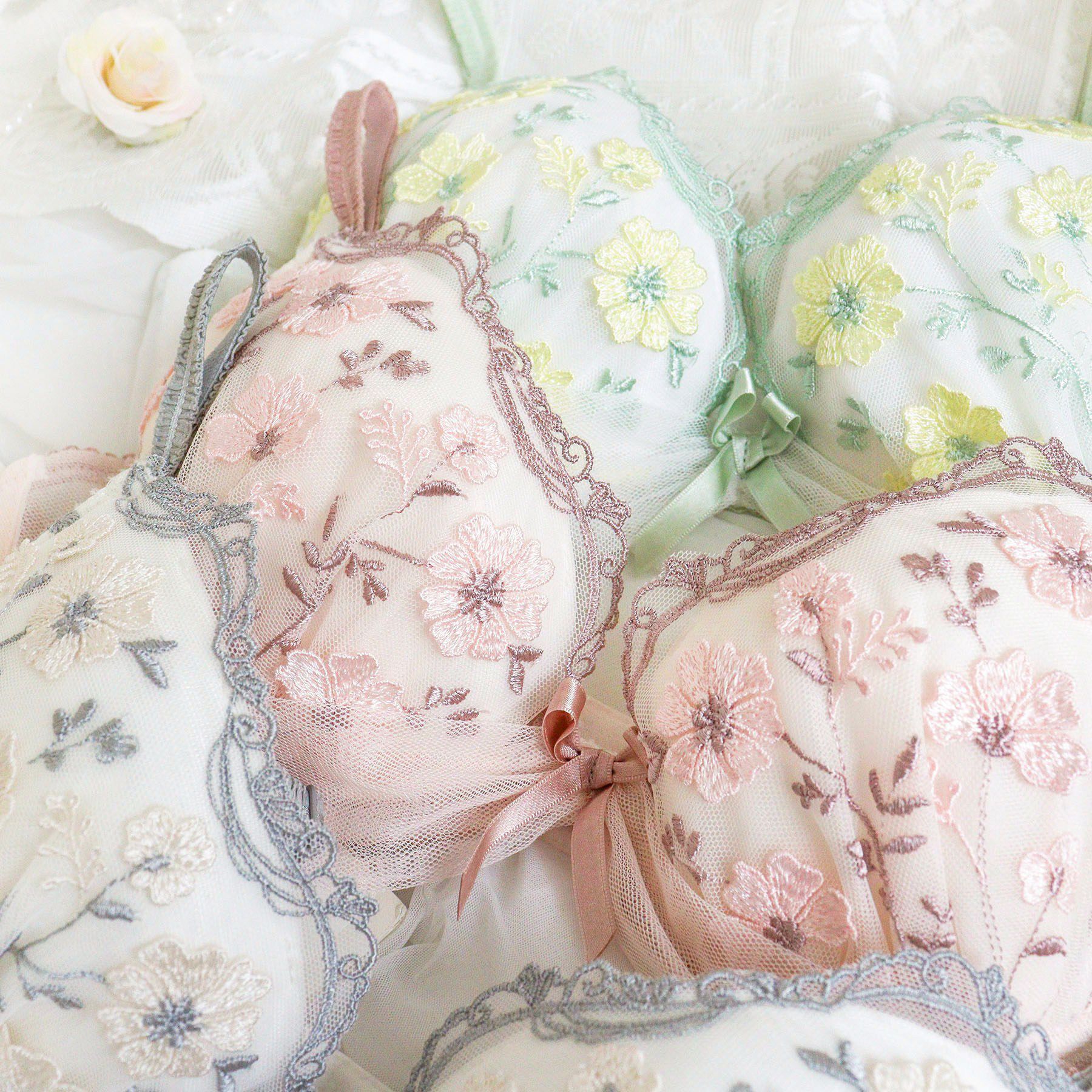 Risa Magli「ラーレ ブラジャー (D-F) ＜リサマリミラクル谷間ブラ＞」|インナー|