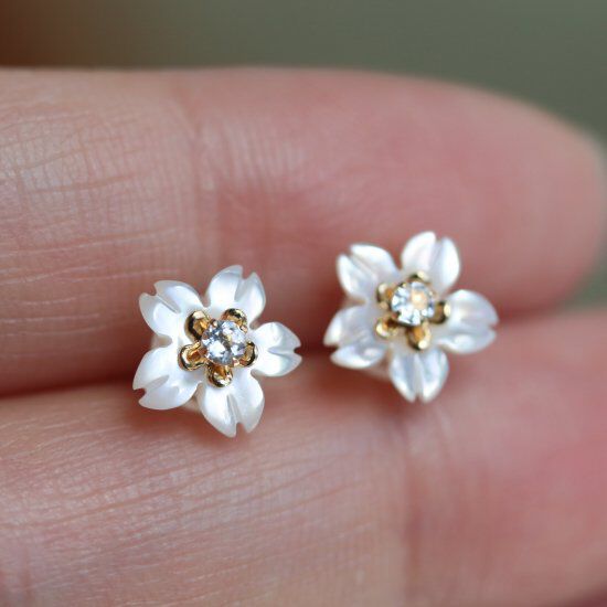  「シェル / カラーストーン サクラ フラワー ピアス | K18」|ピアス|