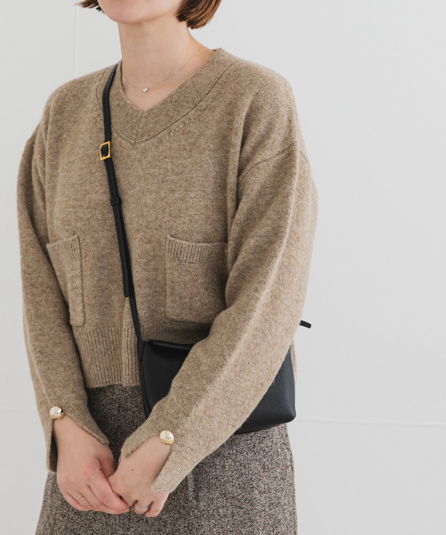 URBAN RESEARCH ROSSO「F by ROSSO　Vネック釦デザインニット」|ニット・セーター|ベージュ