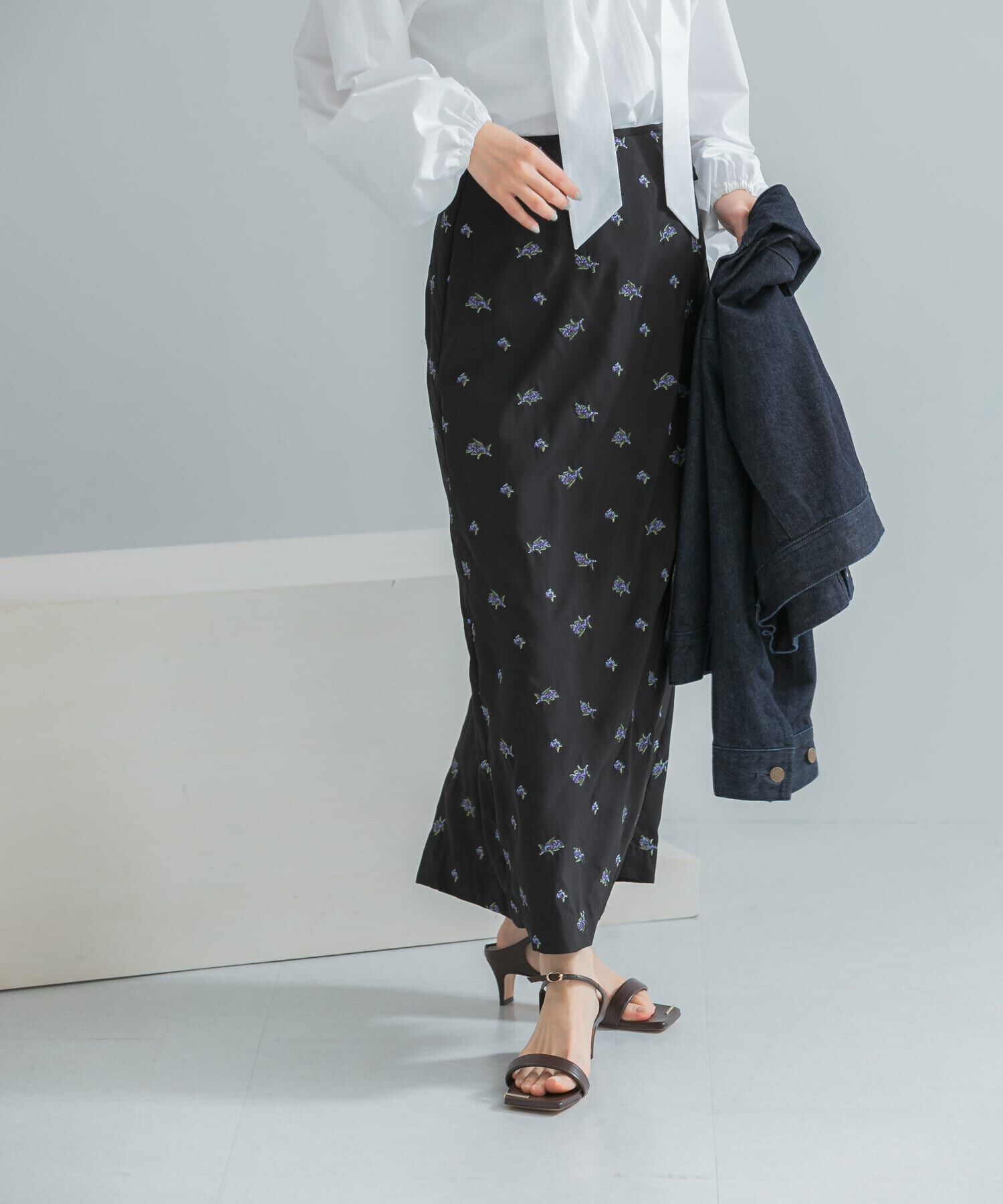 URBAN RESEARCH ROSSO「フラワー刺繍ラップストレートスカート」|スカート|ブラック