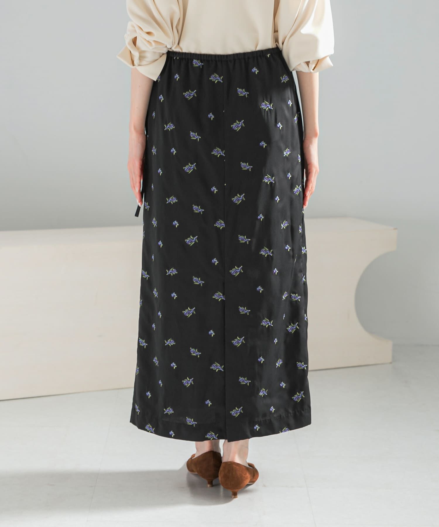 URBAN RESEARCH ROSSO「フラワー刺繍ラップストレートスカート」|スカート|