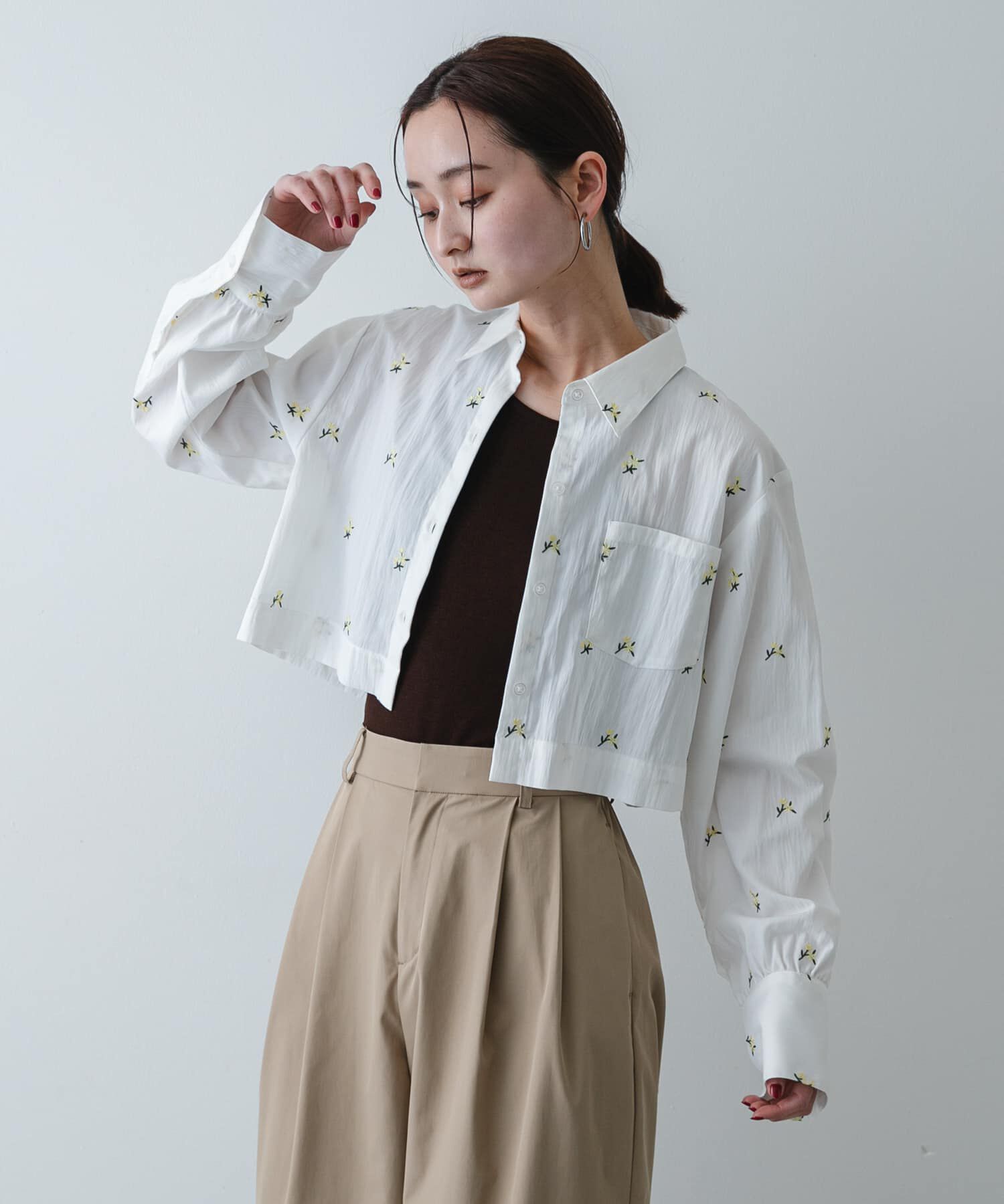 SENSE OF PLACE by URBAN RESEARCH「フラワーエンブロイダリークロップドシャツ」|シャツ・ブラウス|