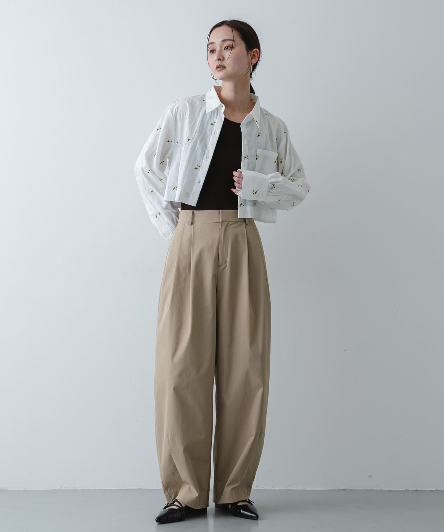 SENSE OF PLACE by URBAN RESEARCH「フラワーエンブロイダリークロップドシャツ」|シャツ・ブラウス|