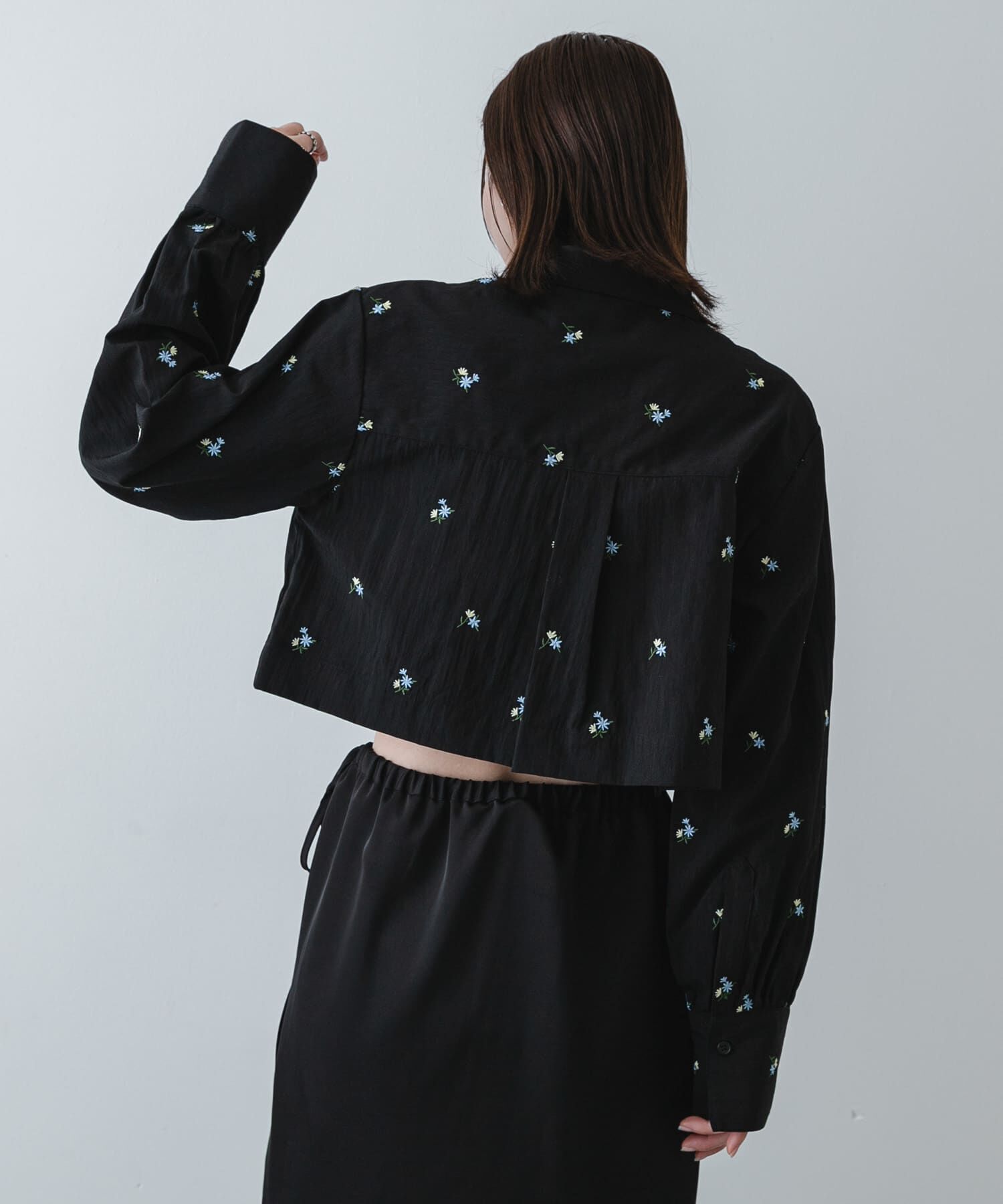 SENSE OF PLACE by URBAN RESEARCH「フラワーエンブロイダリークロップドシャツ」|シャツ・ブラウス|