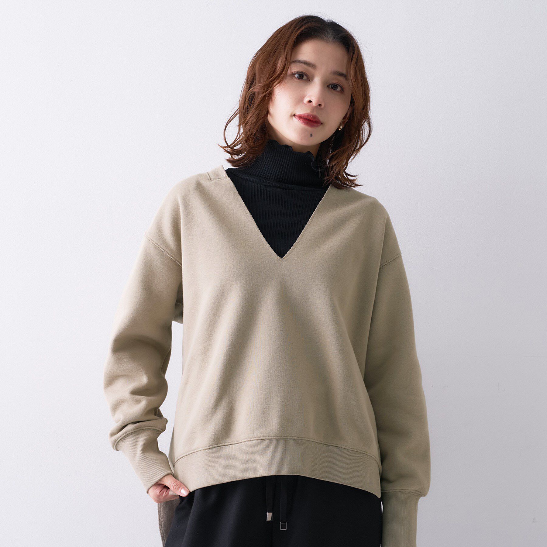 UNTITLED「【Liyoca】ソフト裏毛Vネックプルオーバー」|Tシャツ・カットソー|