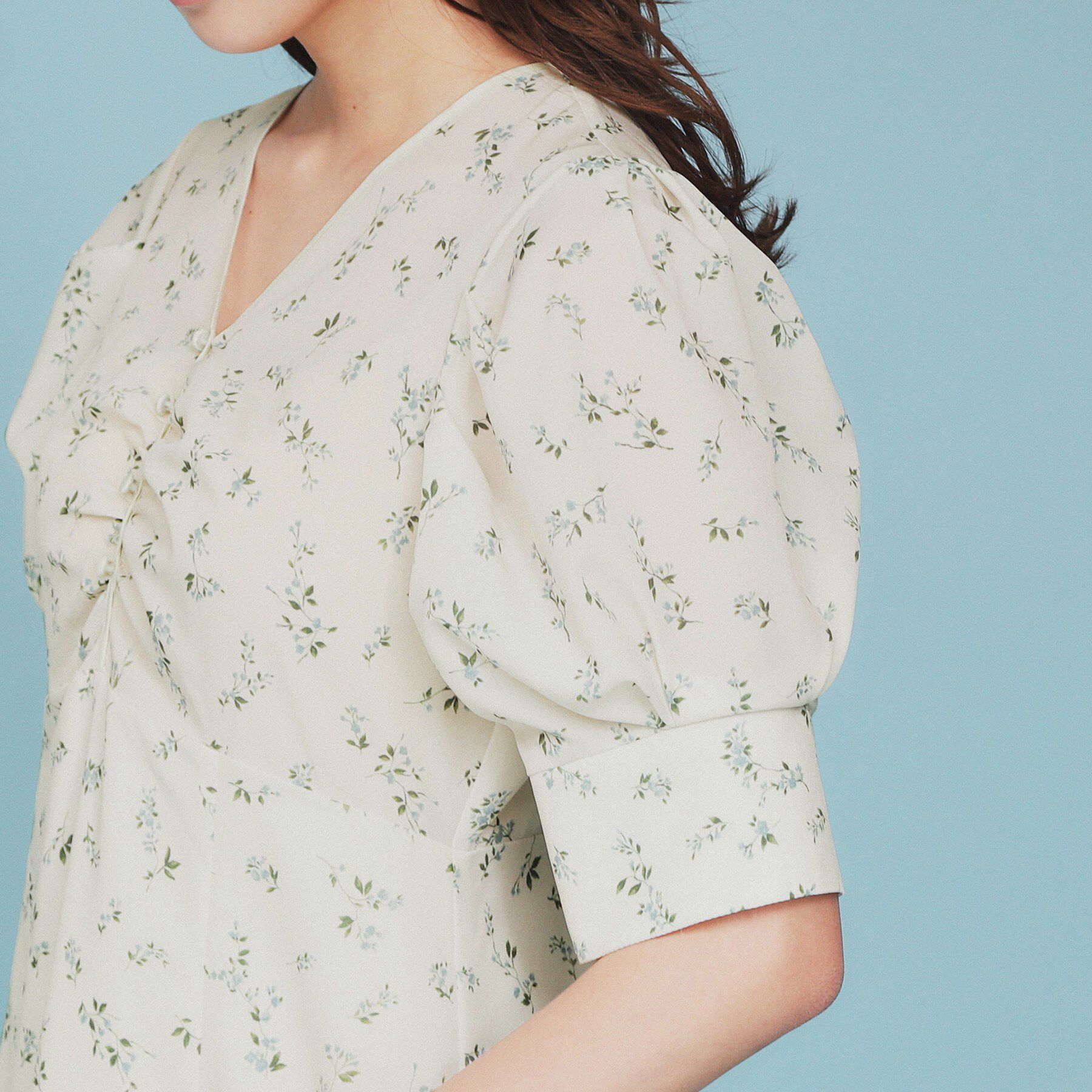 index「フラワーVネックフレアワンピース【洗濯機洗い可/イージーアイロン】」|ワンピース|