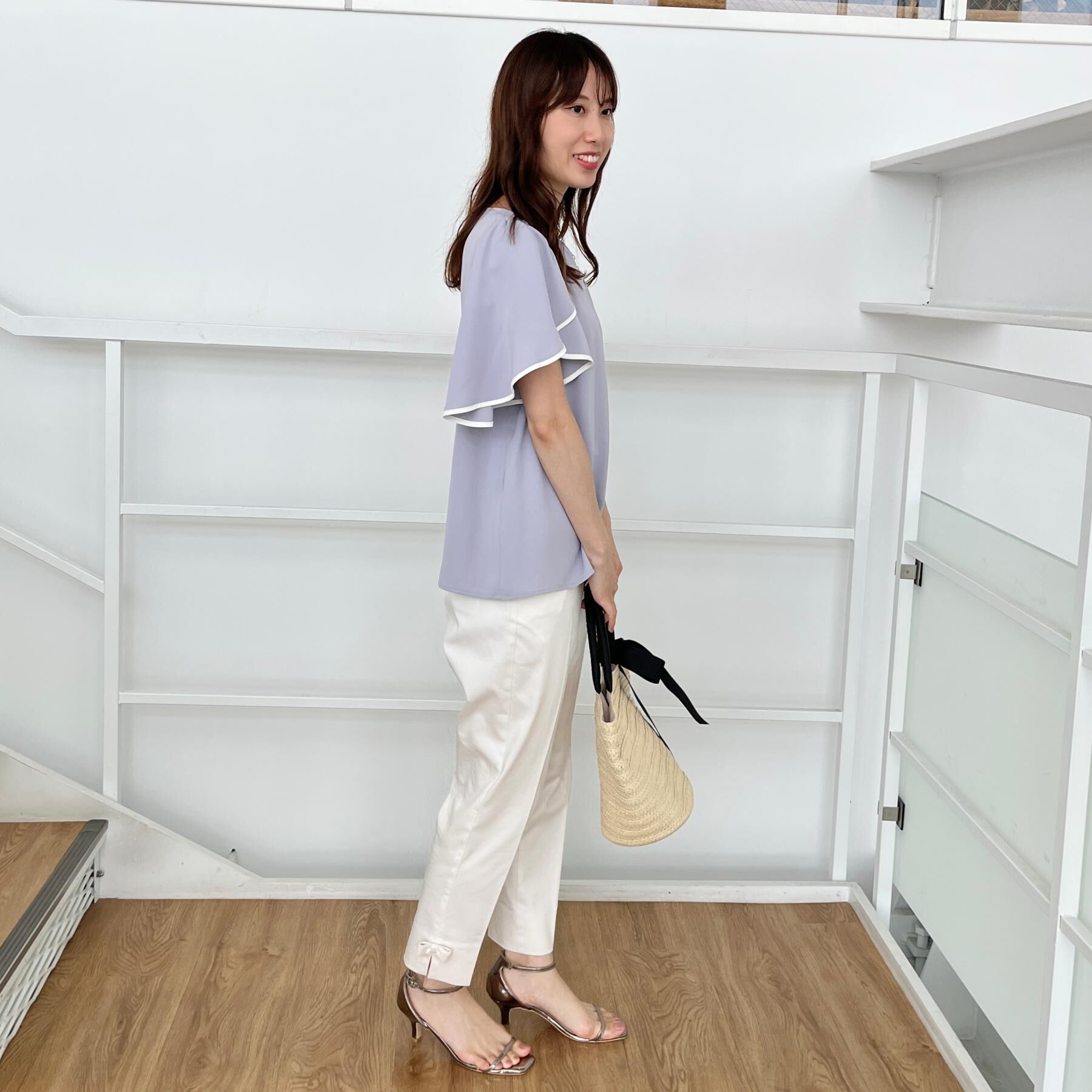 Couture broach「【洗える・通勤】Vネックパール調フレアブラウス」|シャツ・ブラウス|