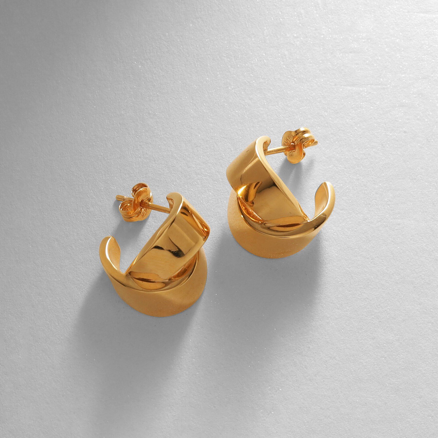 COCOSHNIK ONKITSCH「シルバー フォールディングピアス オーバーラップ GP」|ピアス|