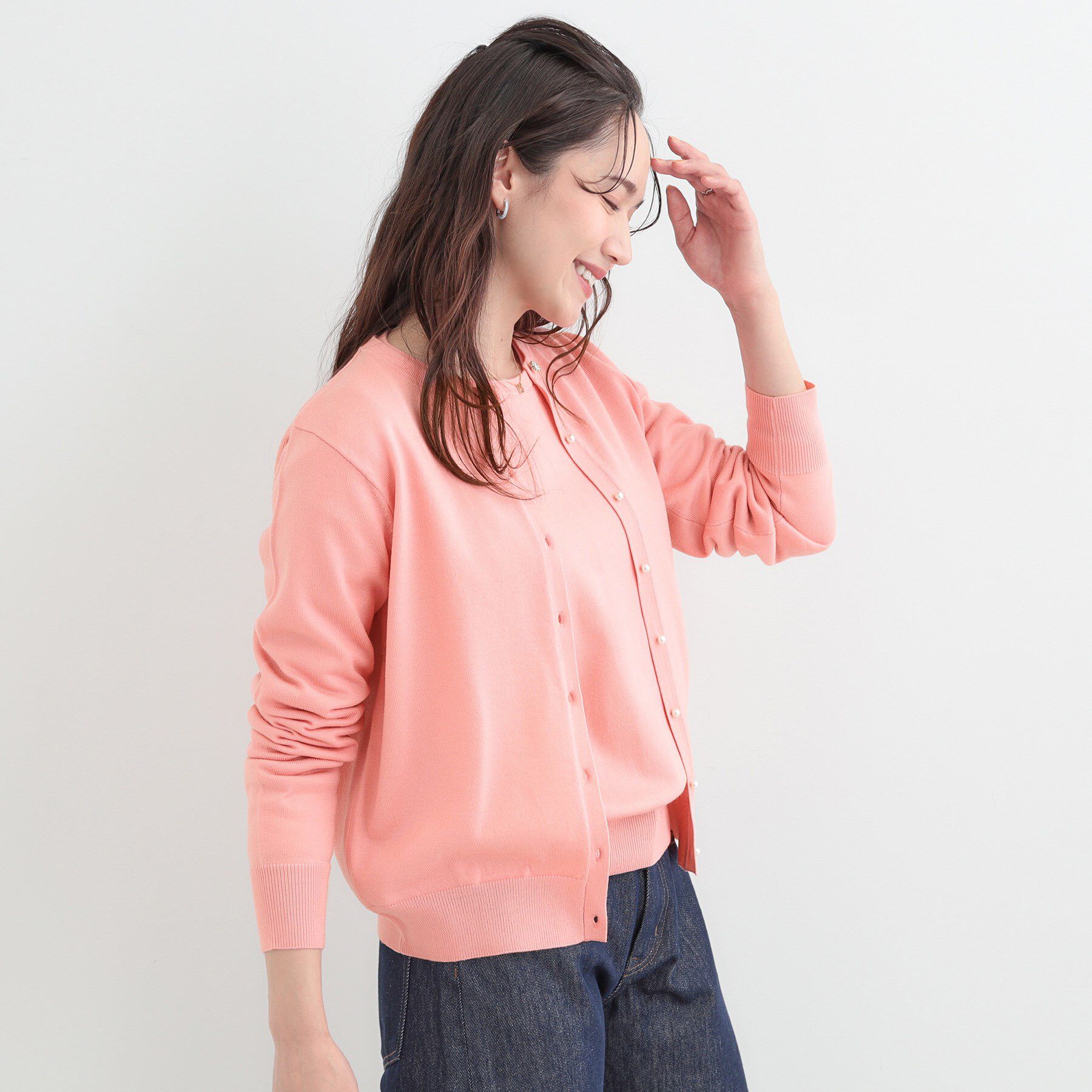 SHOO･LA･RUE「【洗濯機可/アンサンブル可】パール&times;ビジューがきらめく 上品クルーネックカーディガン」|カーディガン|