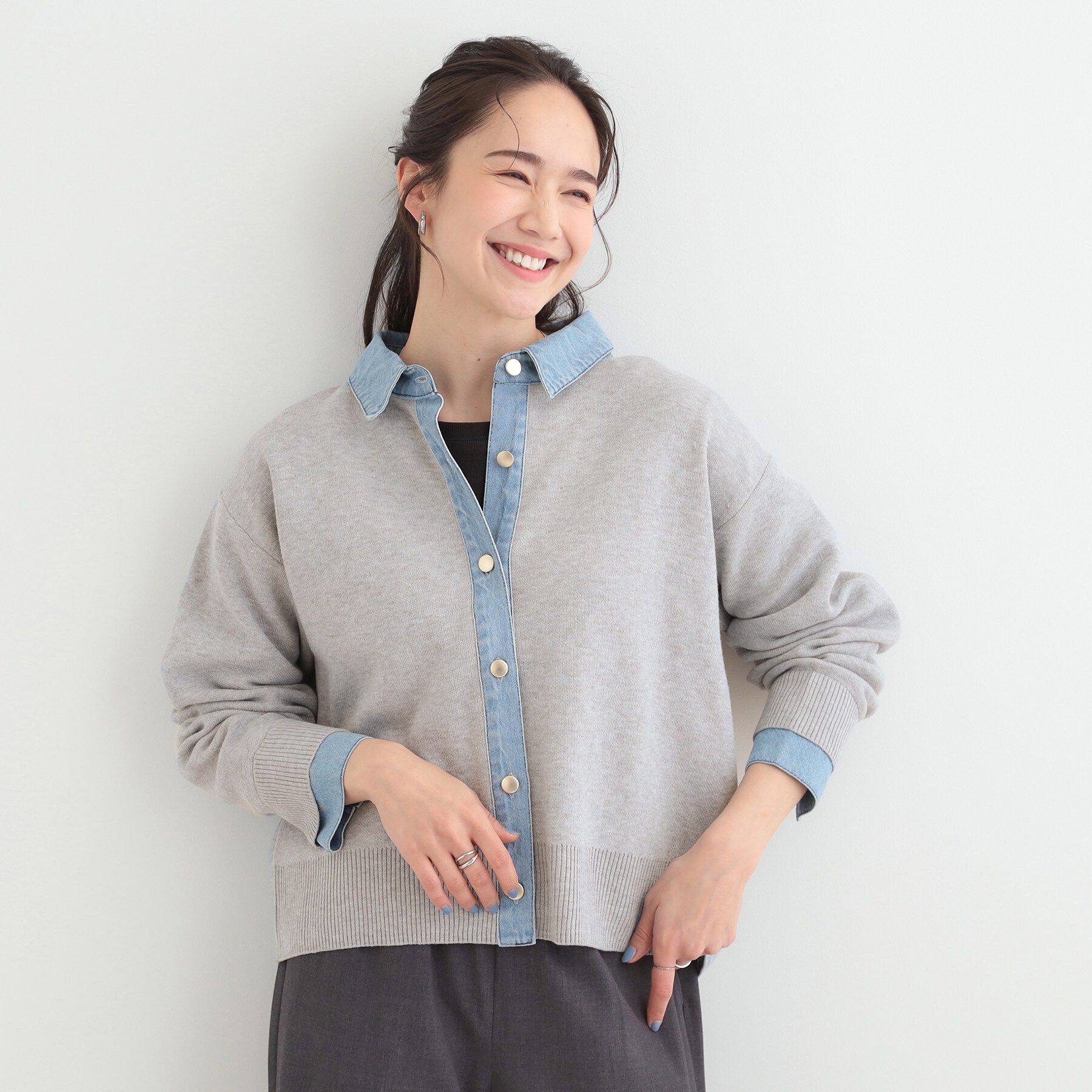 SHOO･LA･RUE「デニム切替でこなれ顔 金ボタン ニットカーディガン」|カーディガン|