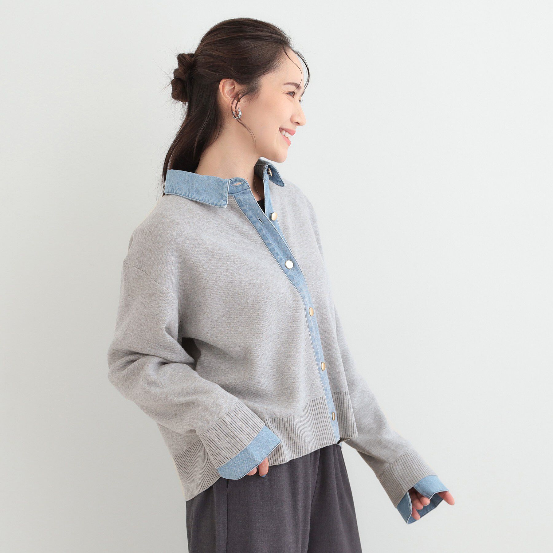 SHOO･LA･RUE「デニム切替でこなれ顔 金ボタン ニットカーディガン」|カーディガン|