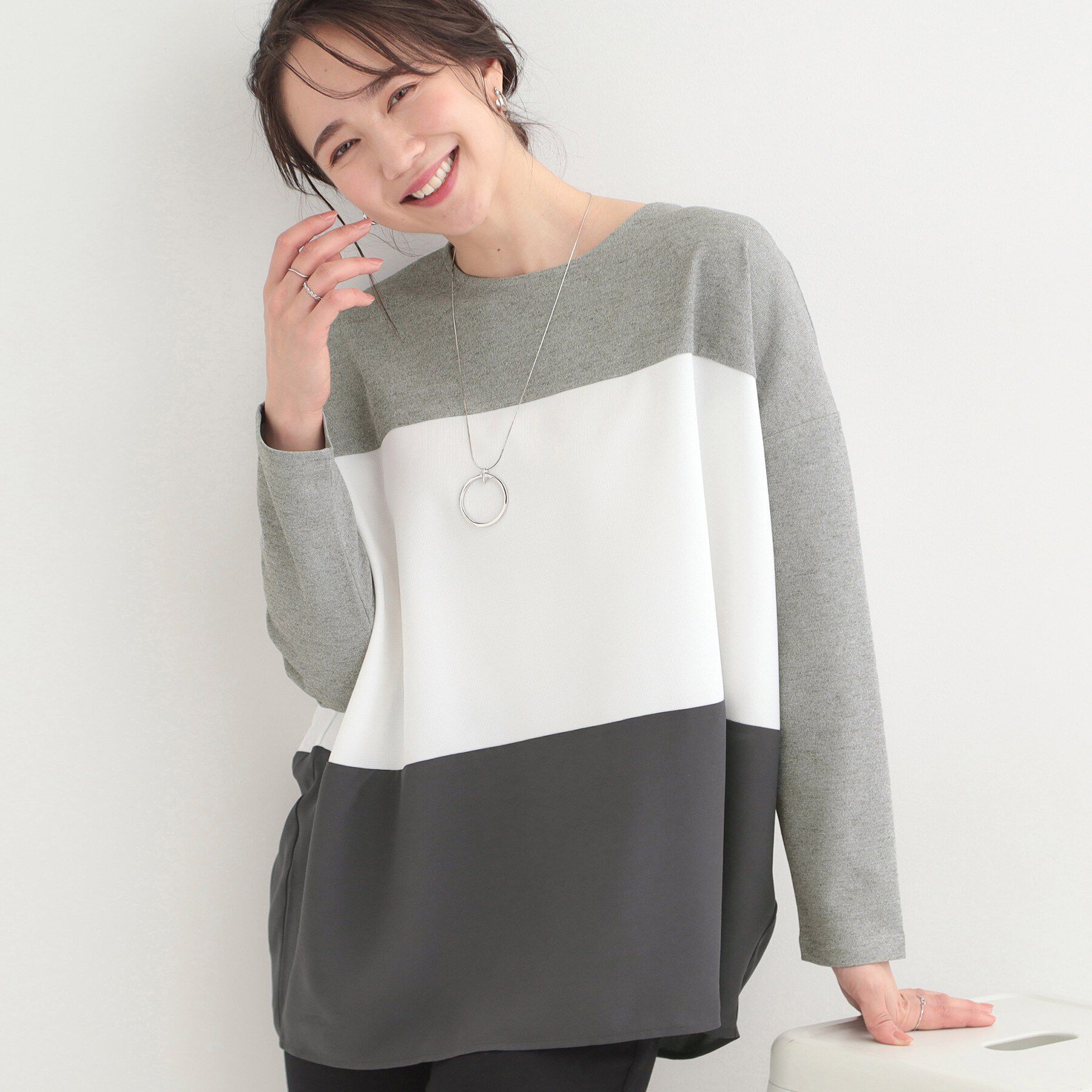 SHOO･LA･RUE「【洗濯機可/S-LL/体型カバー】インせず着られる 3段切替 配色トップス」|Tシャツ・カットソー|グレー(512)