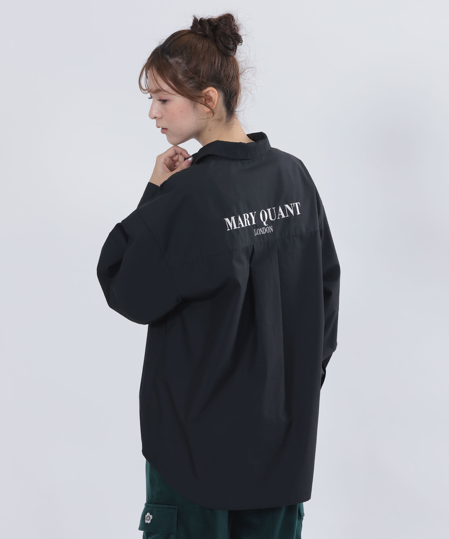 MARY QUANT「バックロゴシャツ ブラウス」|カーディガン|