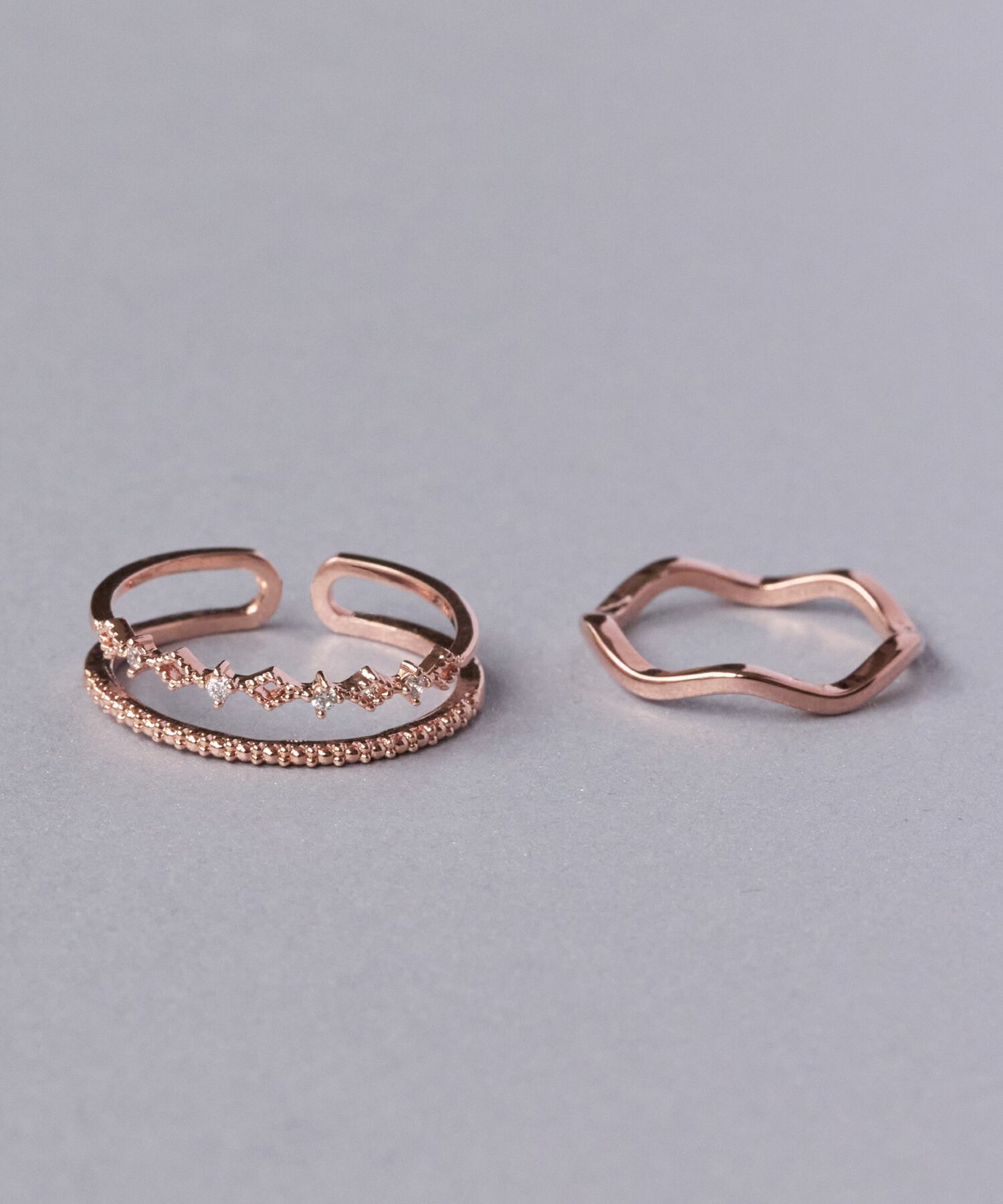 Phoebe「フェミニンプレイスドビジューセットリング ローズゴールド」|リング|