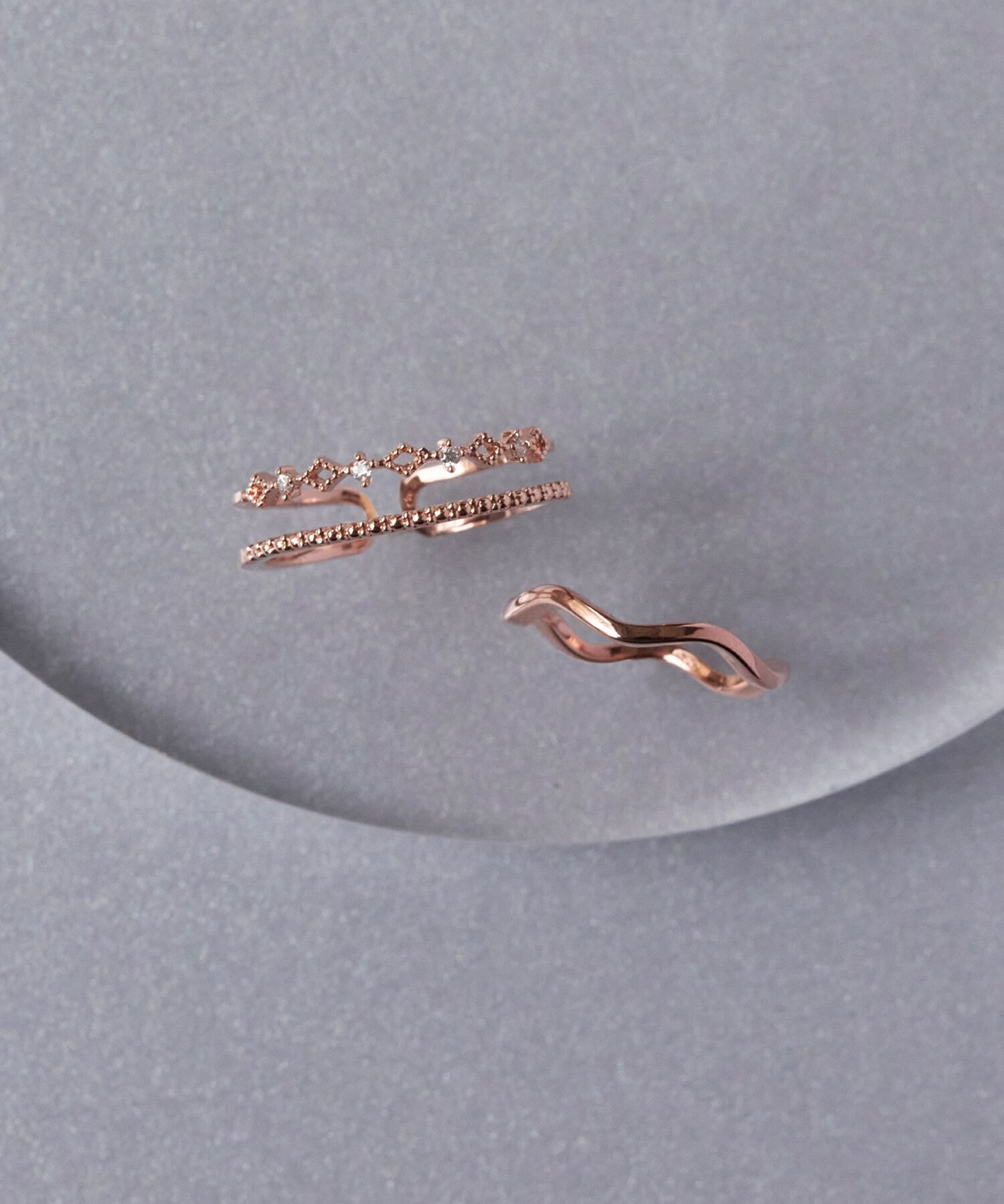 Phoebe「フェミニンプレイスドビジューセットリング ローズゴールド」|リング|