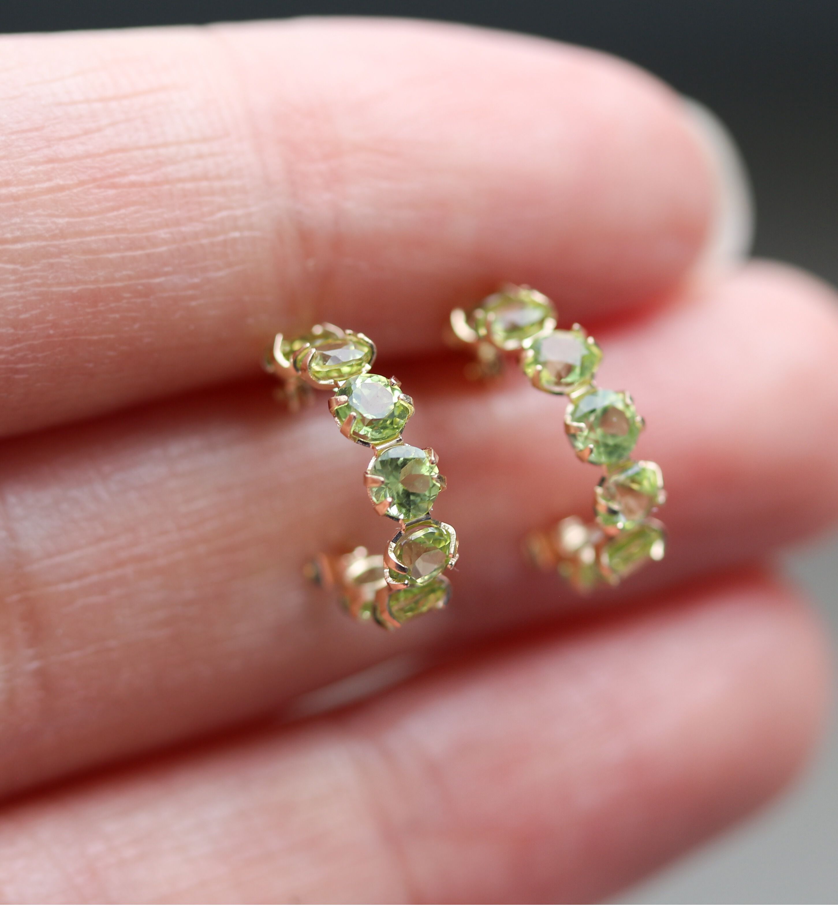  「ペリドット スナップ フープ ピアス | K10YG」|ピアス|