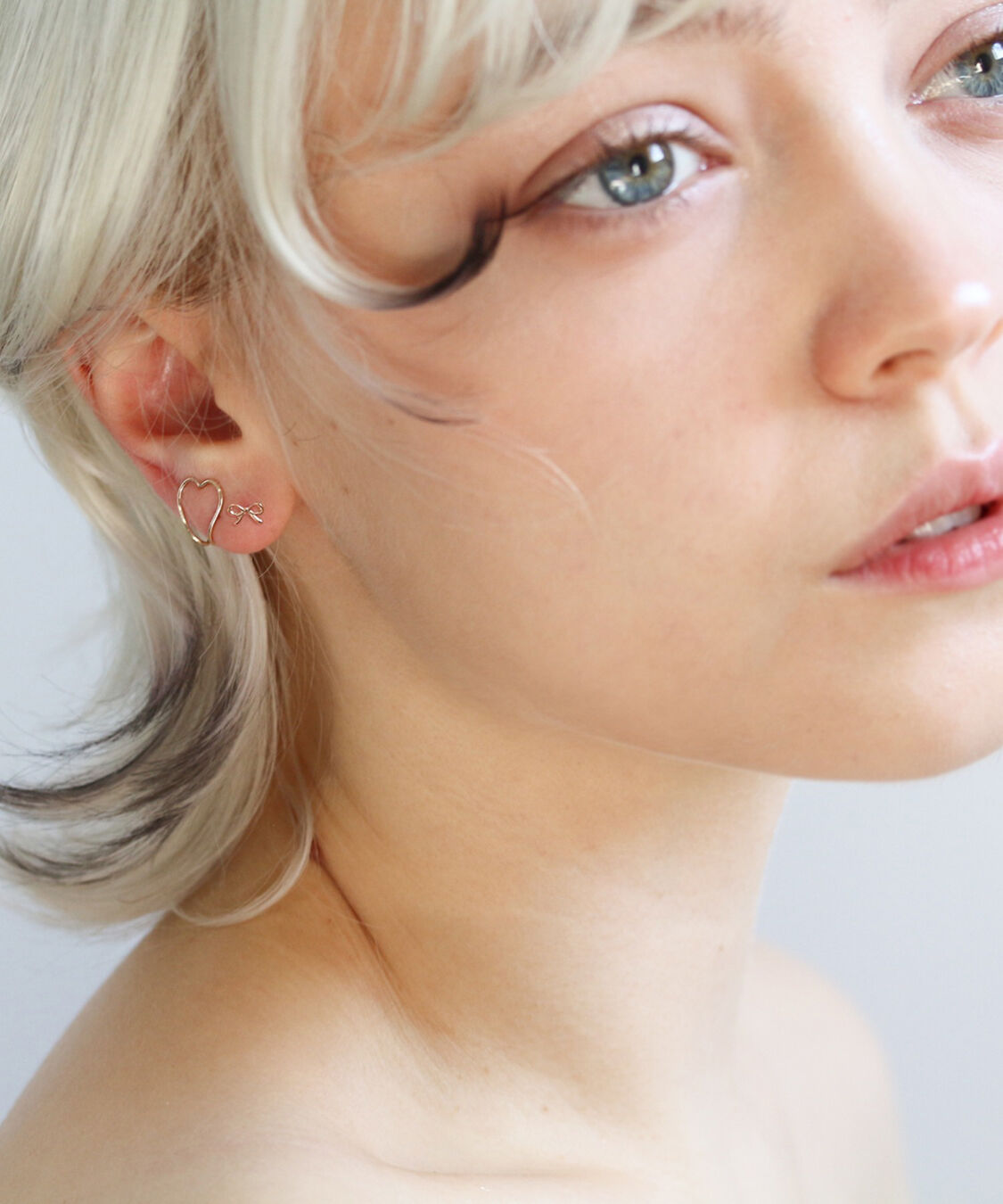  「ゴールド リボン ピアス | K18 〈Web限定〉」|ピアス|