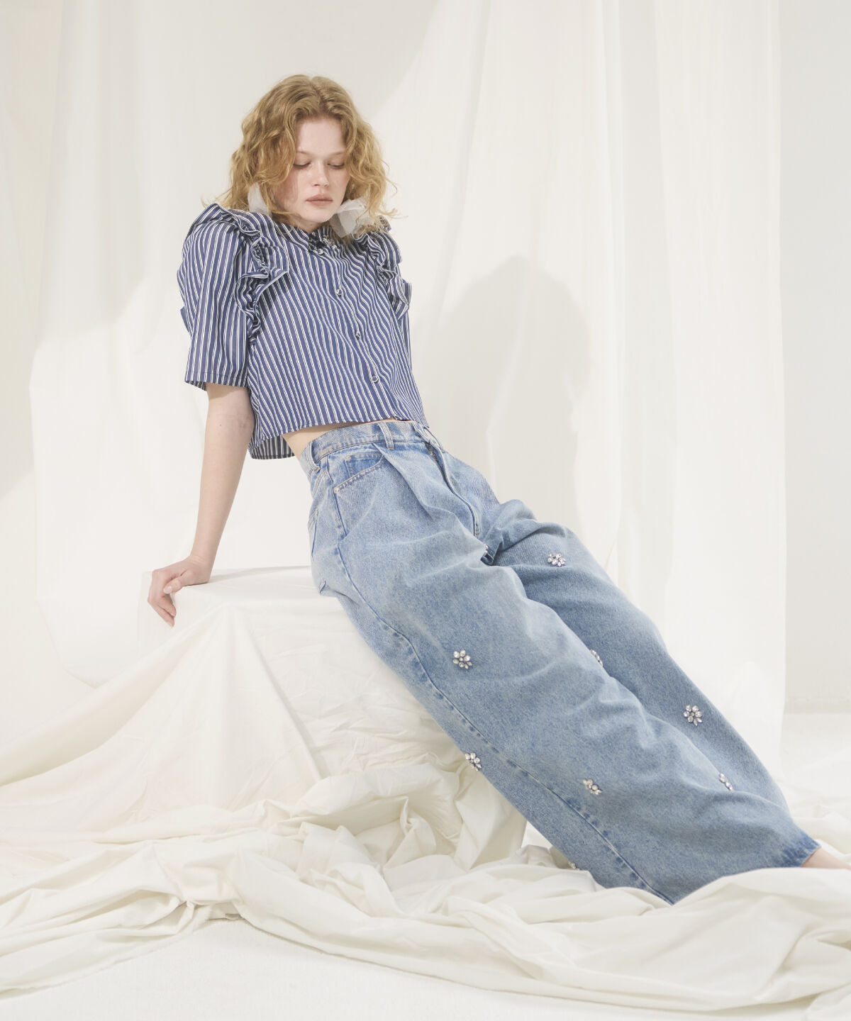 アンドクチュール「ビジュー付きストライプフリルシャツ」|シャツ・ブラウス|