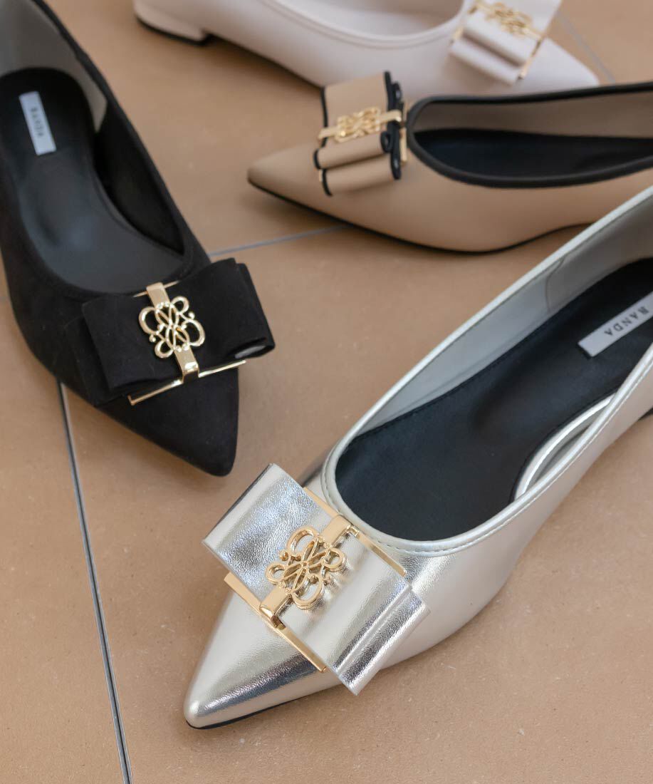  「モノグラムパーツリボンフラットパンプス」|パンプス|