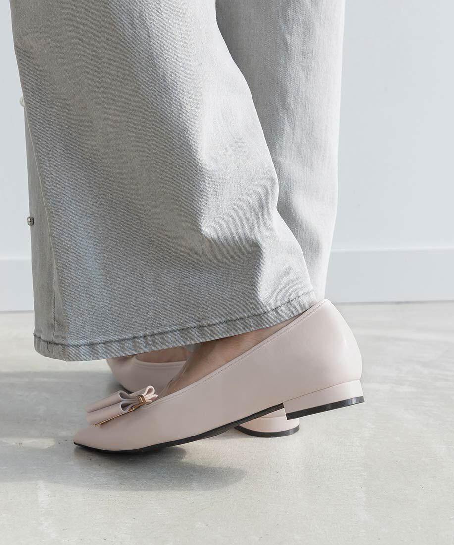  「モノグラムパーツリボンフラットパンプス」|パンプス|