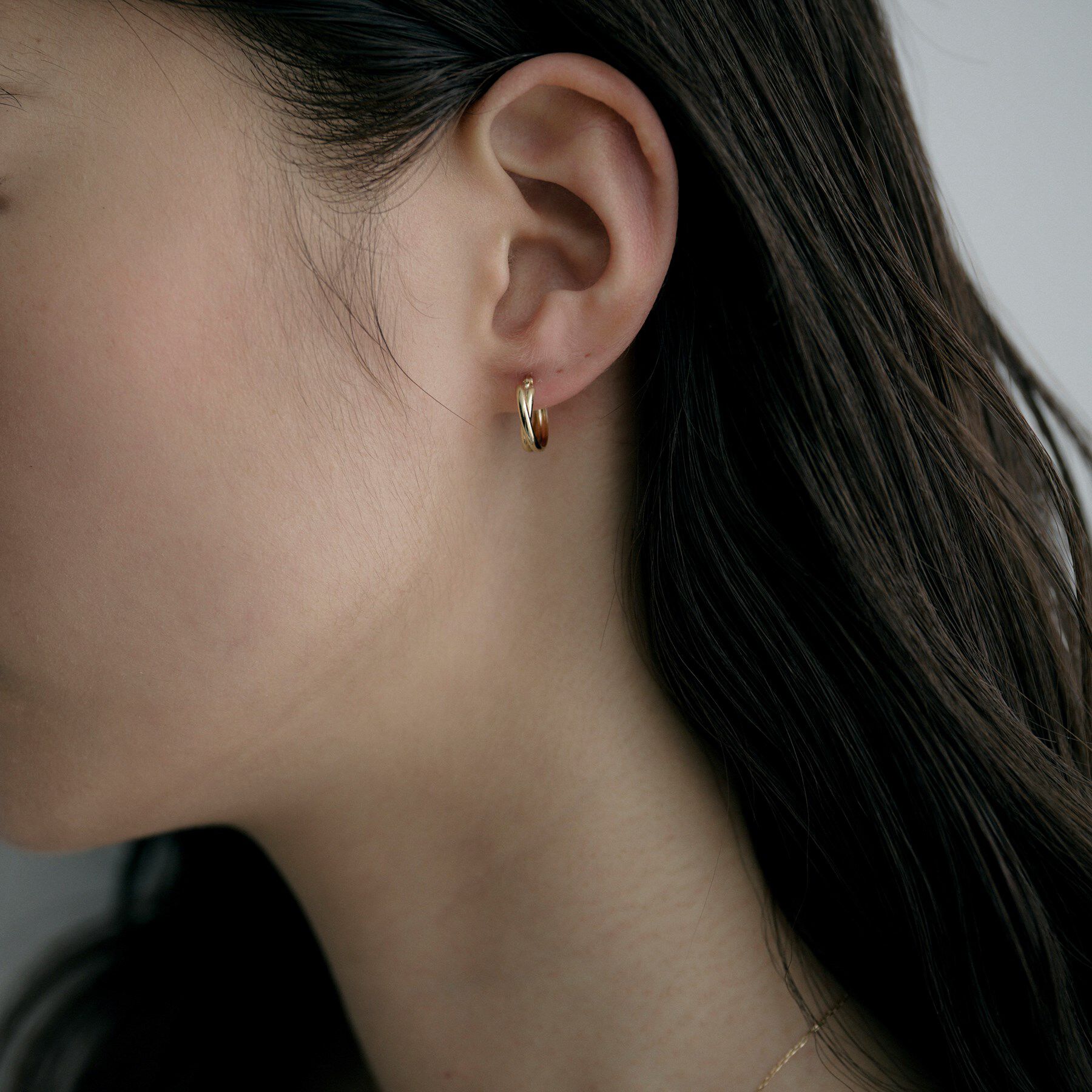 COCOSHNIK ONKITSCH「K10ドームクロスフープピアス」|ピアス|