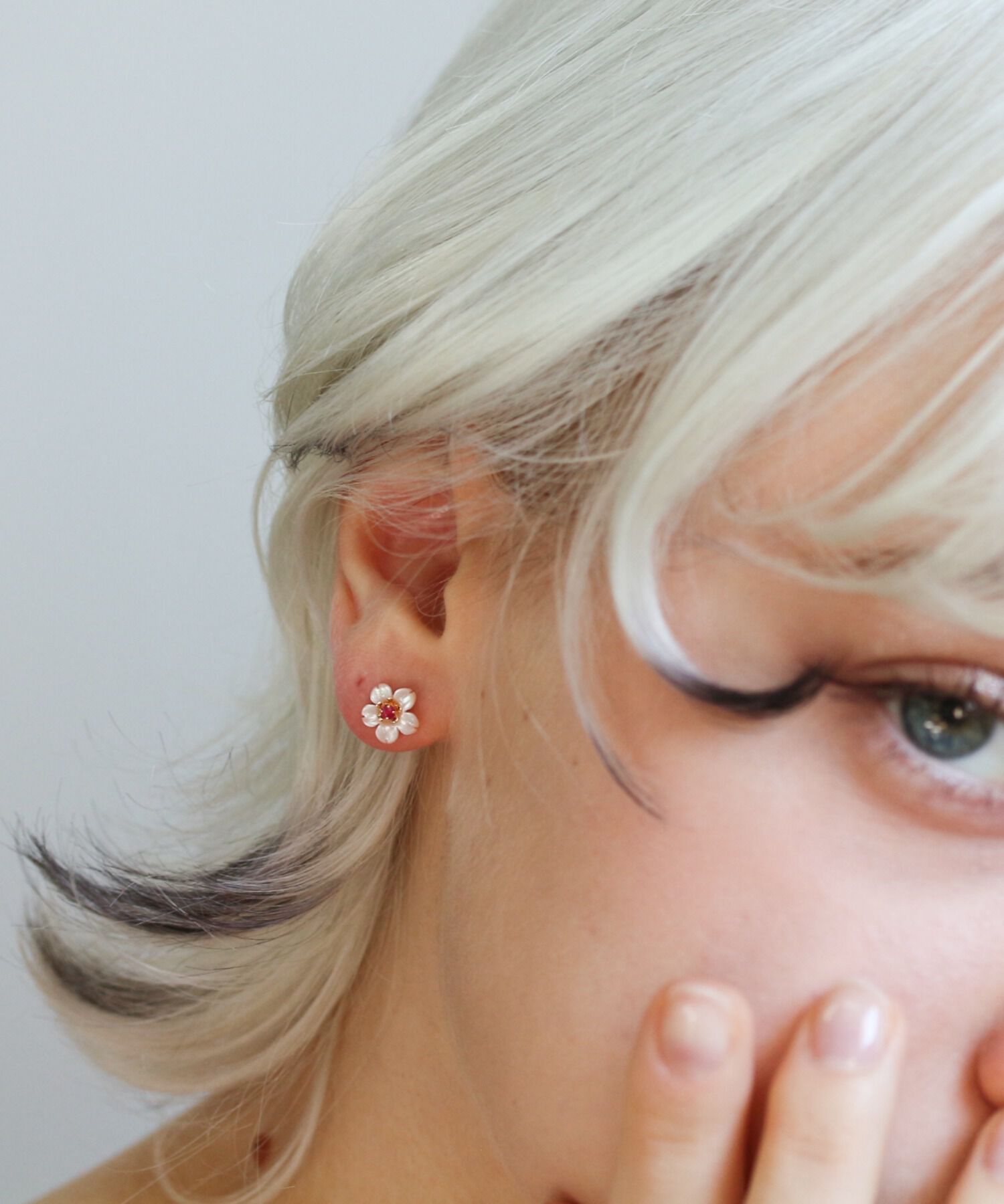  「ピンクシェル / ルビー サクラ フラワー ピアス | K18」|ピアス|