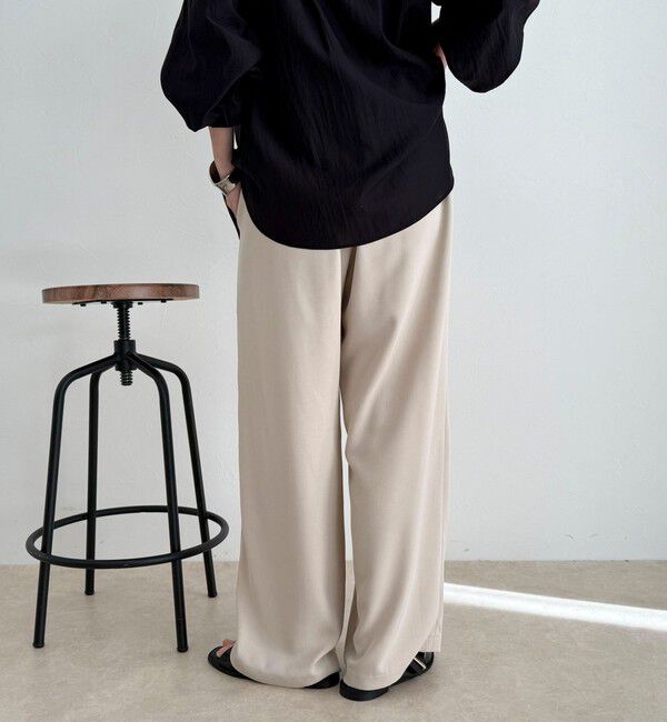 fredy emue「【ラクなのにきちんと見え】シャラリツイル イージーパンツ」|チノ|