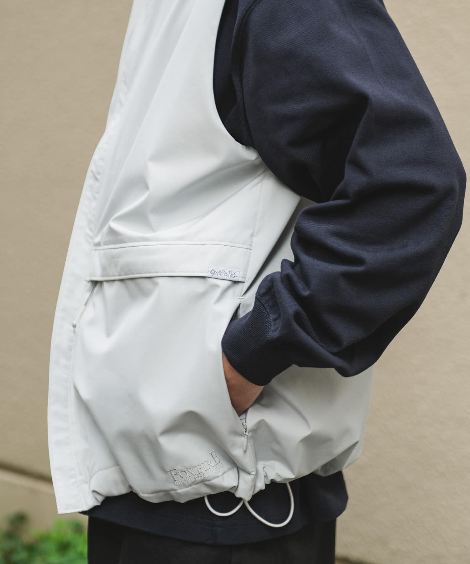 URBAN RESEARCH DOORS「『別注』Foxfire&times;DOORS　ゴアテックス ベスト」|ノーカラーコート|