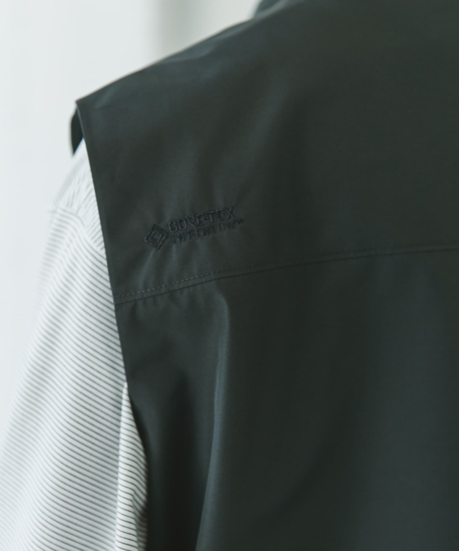 URBAN RESEARCH DOORS「『別注』Foxfire&times;DOORS　ゴアテックス ベスト」|ノーカラーコート|