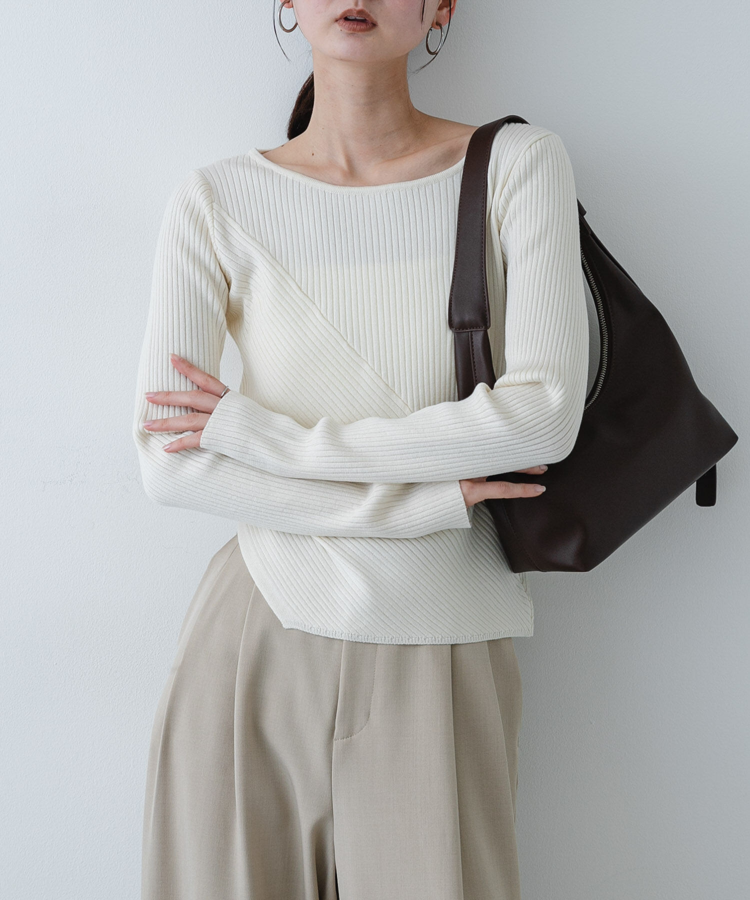 SENSE OF PLACE by URBAN RESEARCH「『洗濯可/防花粉』SKINProofアシメヘムボートネックセーター」|ニット・セーター|アイボリー