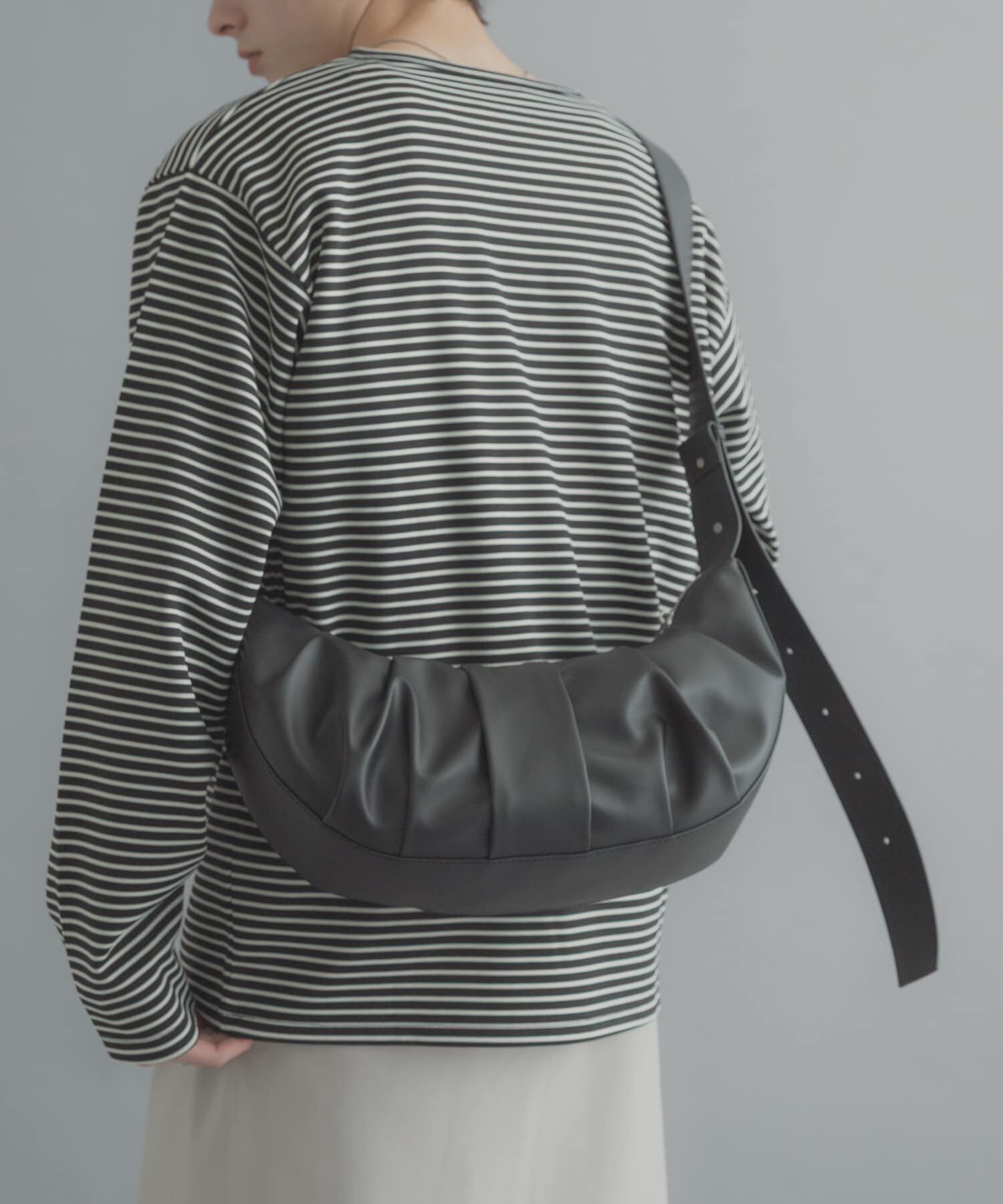 SENSE OF PLACE by URBAN RESEARCH「ハーフムーンタックショルダー」|ショルダー・メッセンジャー|