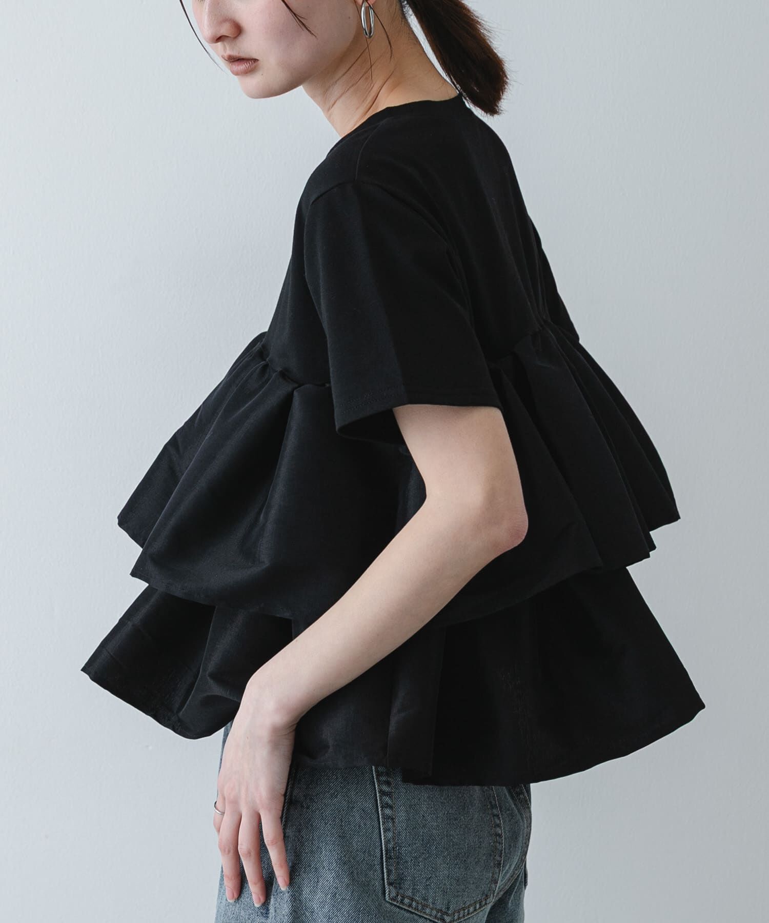 SENSE OF PLACE by URBAN RESEARCH「シャイニーフリルドッキングカットトップ」|Tシャツ・カットソー|ブラック