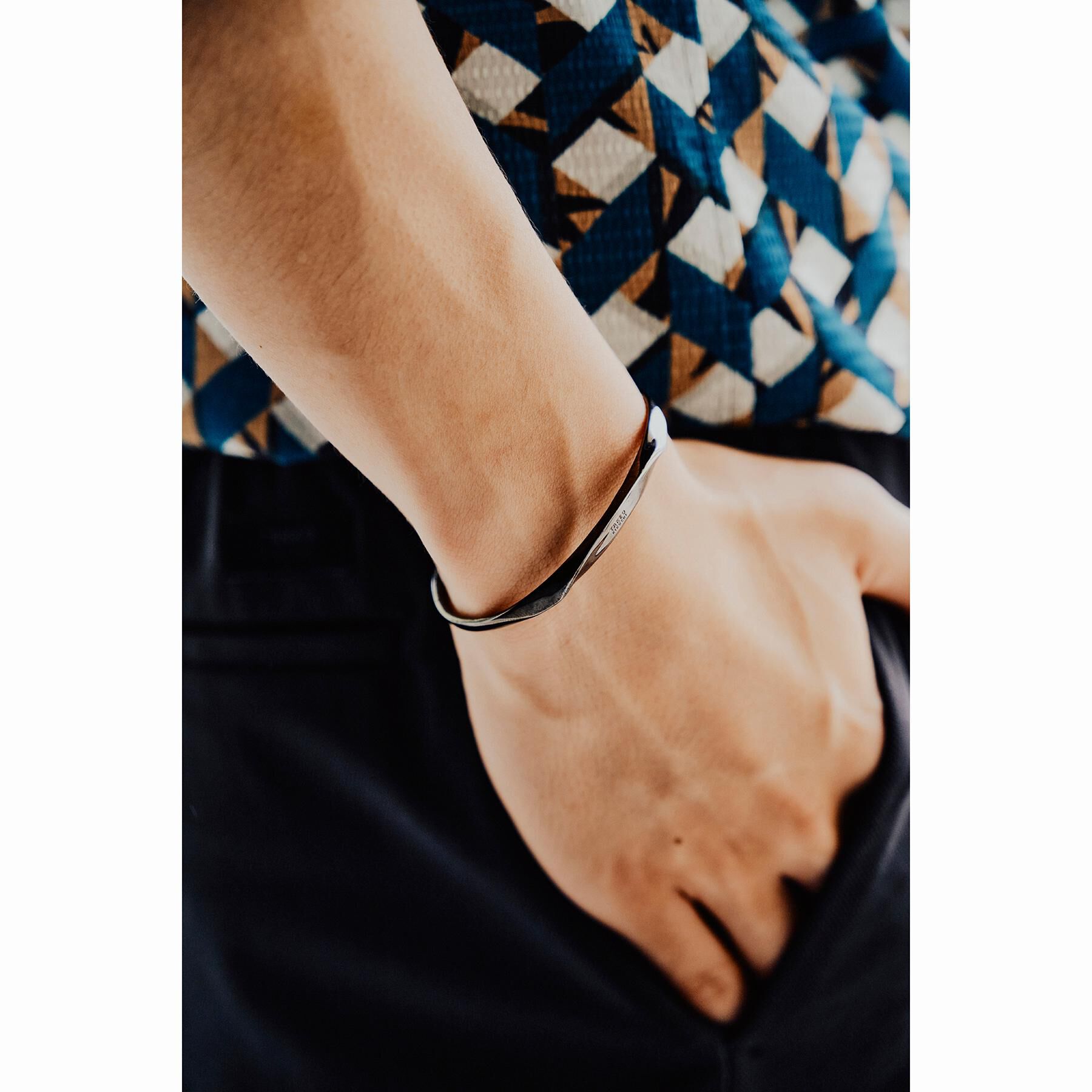 TAKEO KIKUCHI「真鍮製アソートバングル ー 洗練された大人のアクセント」|ブレスレット・バングル|