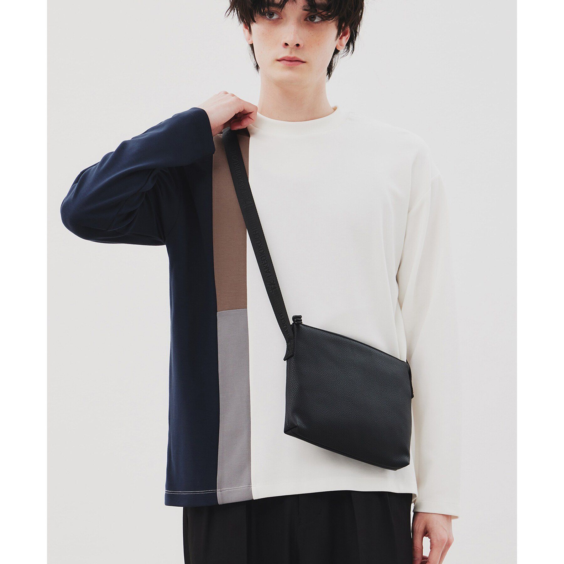 tk.TAKEO KIKUCHI「レザー調サコッシュバッグ」|ショルダー・メッセンジャー|ブラック(319)