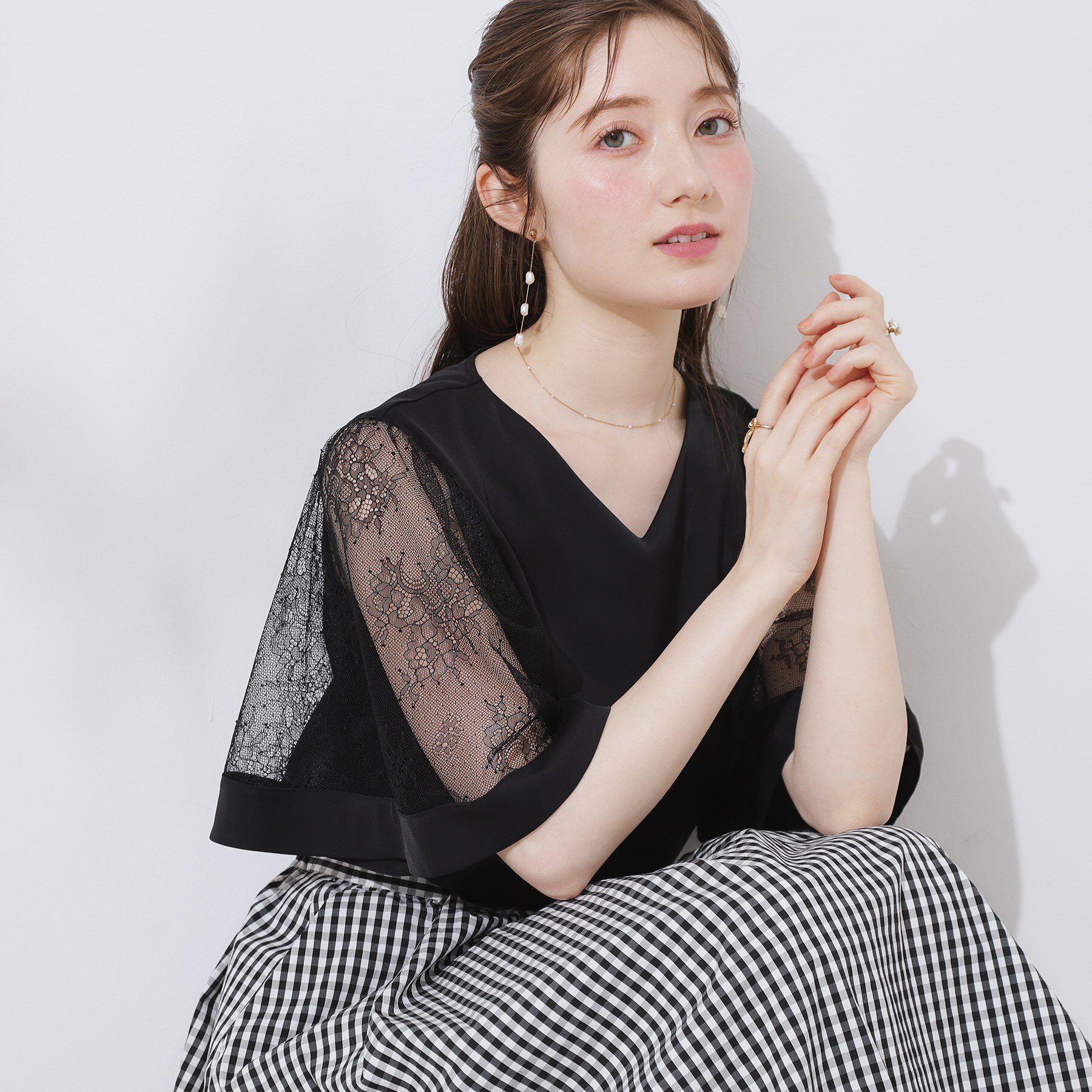 Couture broach「【マシンウォッシャブル・シアー・細見え】Vネック袖レースフレアブラウス」|シャツ・ブラウス|