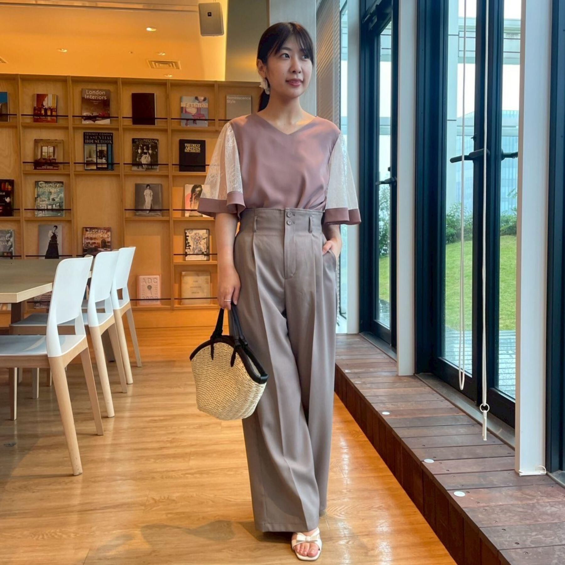 Couture broach「【マシンウォッシャブル・シアー・細見え】Vネック袖レースフレアブラウス」|シャツ・ブラウス|