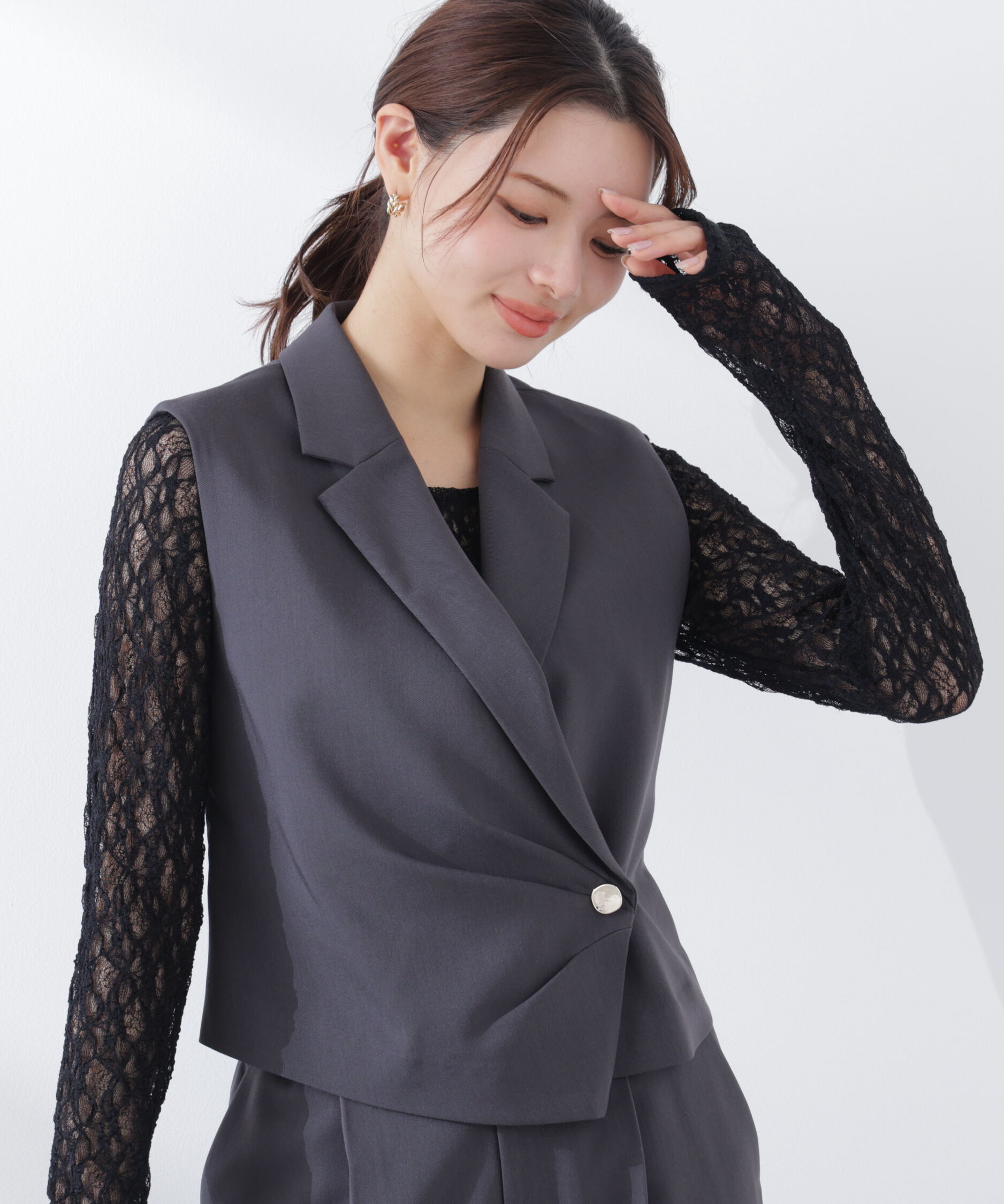 PROPORTION BODY DRESSING「タックアシメジレ　26SS」|ブルゾン・スタジャン|