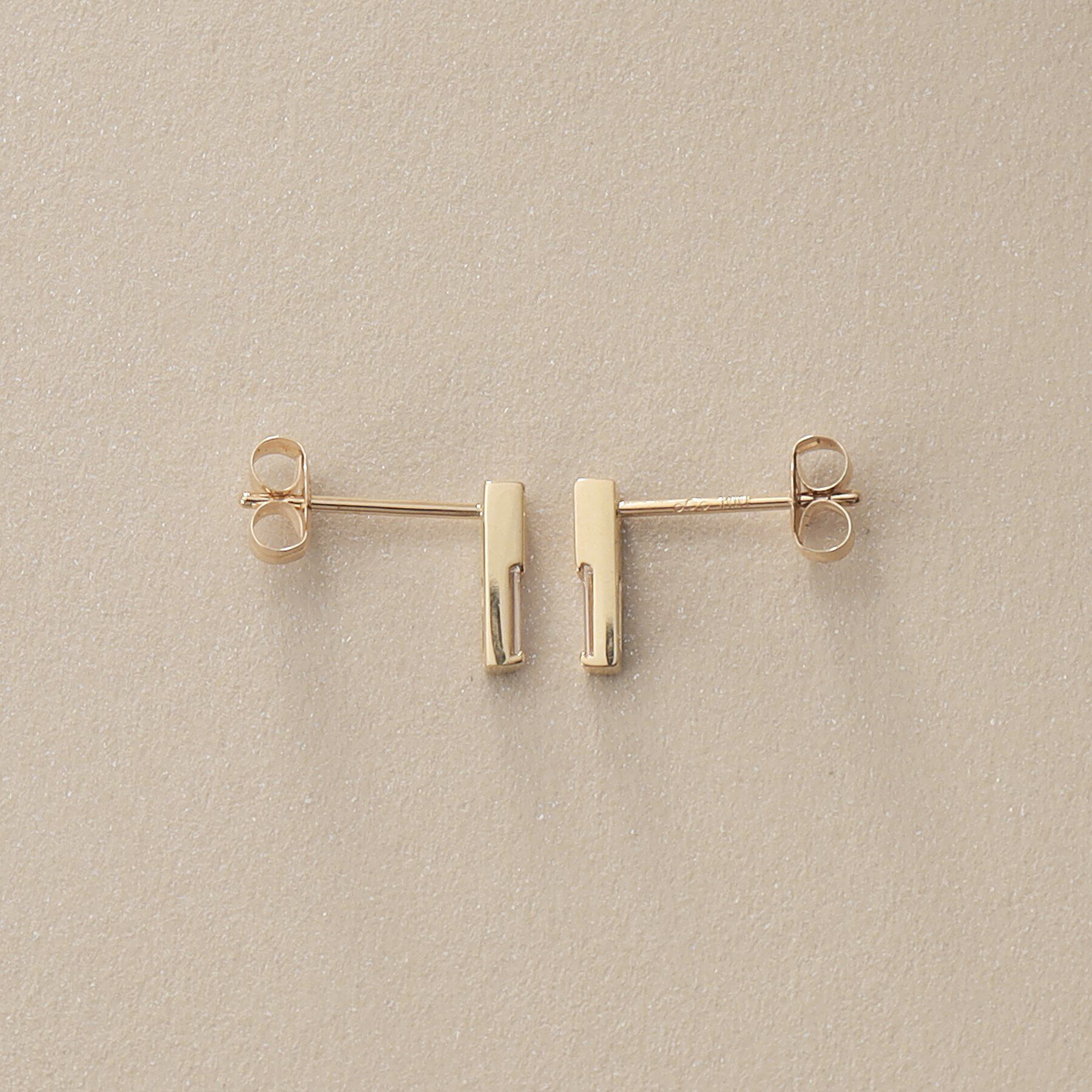 COCOSHNIK「K10ダイヤモンド バケットカットレクタングル スタッドピアス」|ピアス|