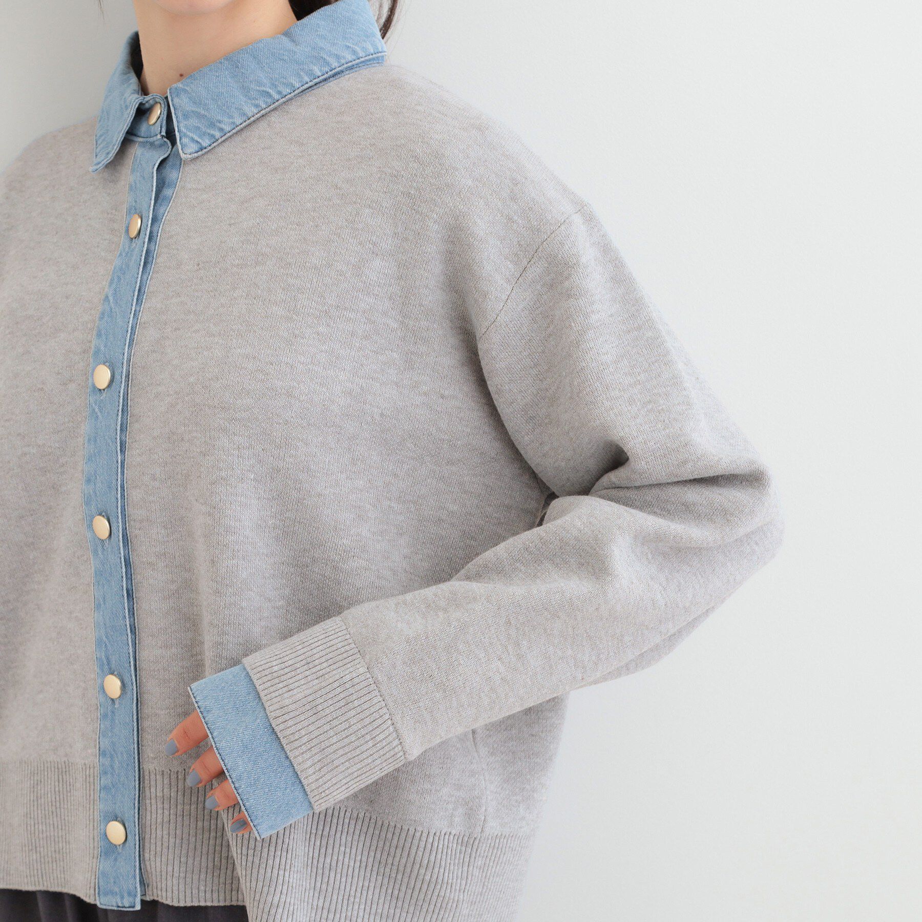 SHOO･LA･RUE「デニム切替でこなれ顔 金ボタン ニットカーディガン」|カーディガン|