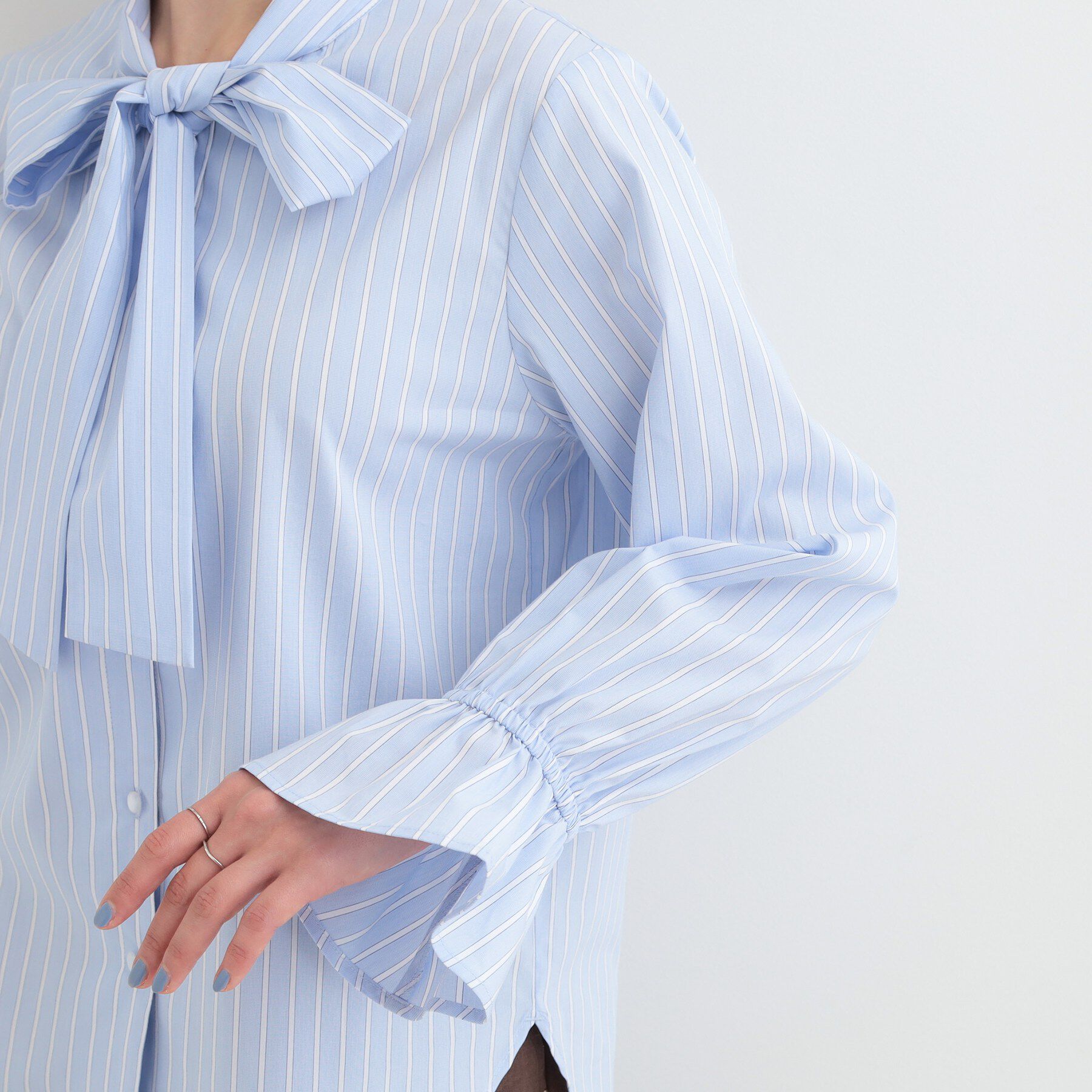 SHOO･LA･RUE「【洗濯後シワになりにくい/UV/S-LL】シンプルで使いやすい　キャンディースリーブ リボンブラウス」|シャツ・ブラウス|