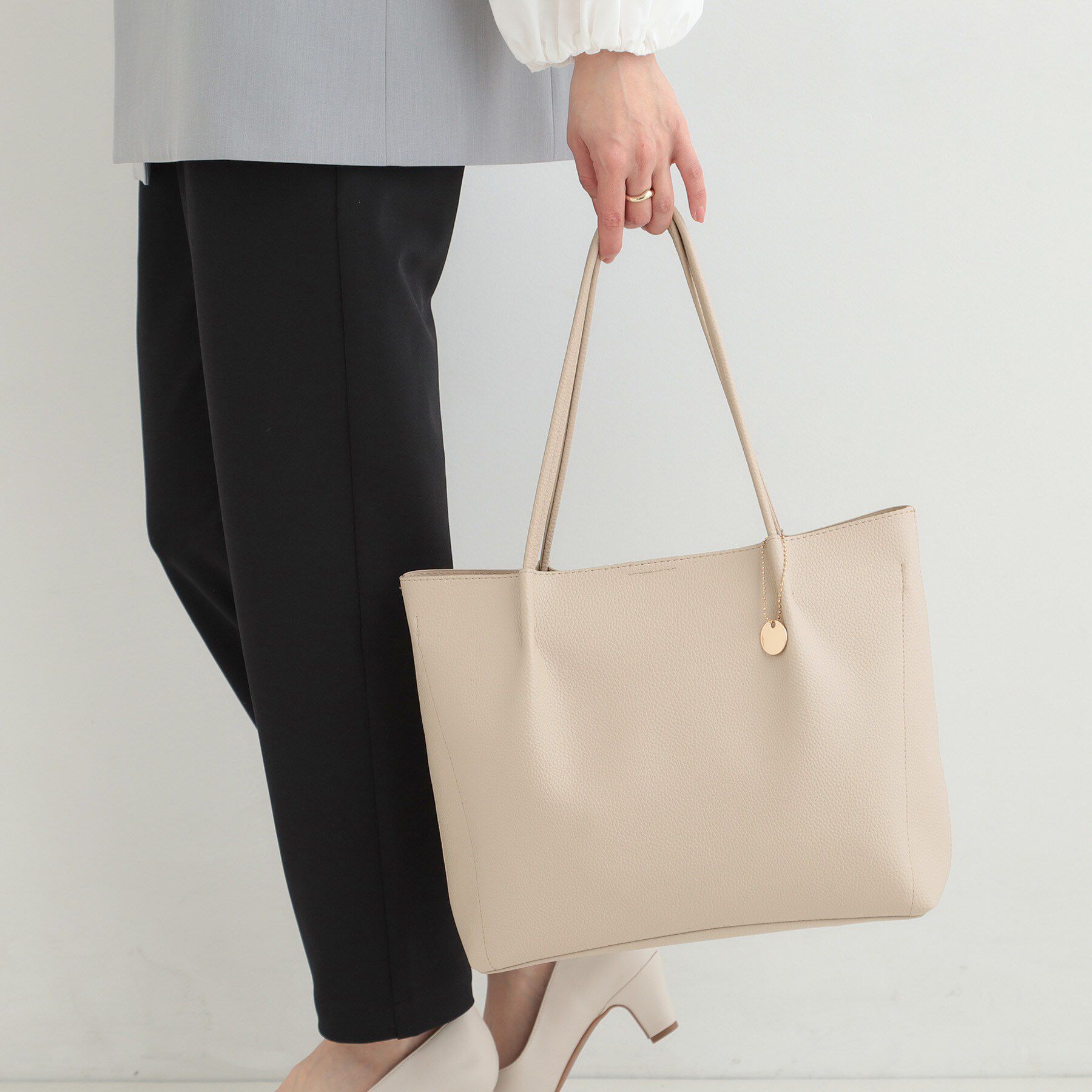 SHOO･LA･RUE「【軽量/通勤・通学】3層で使いやすい　A4トートバッグ」|トートバッグ|