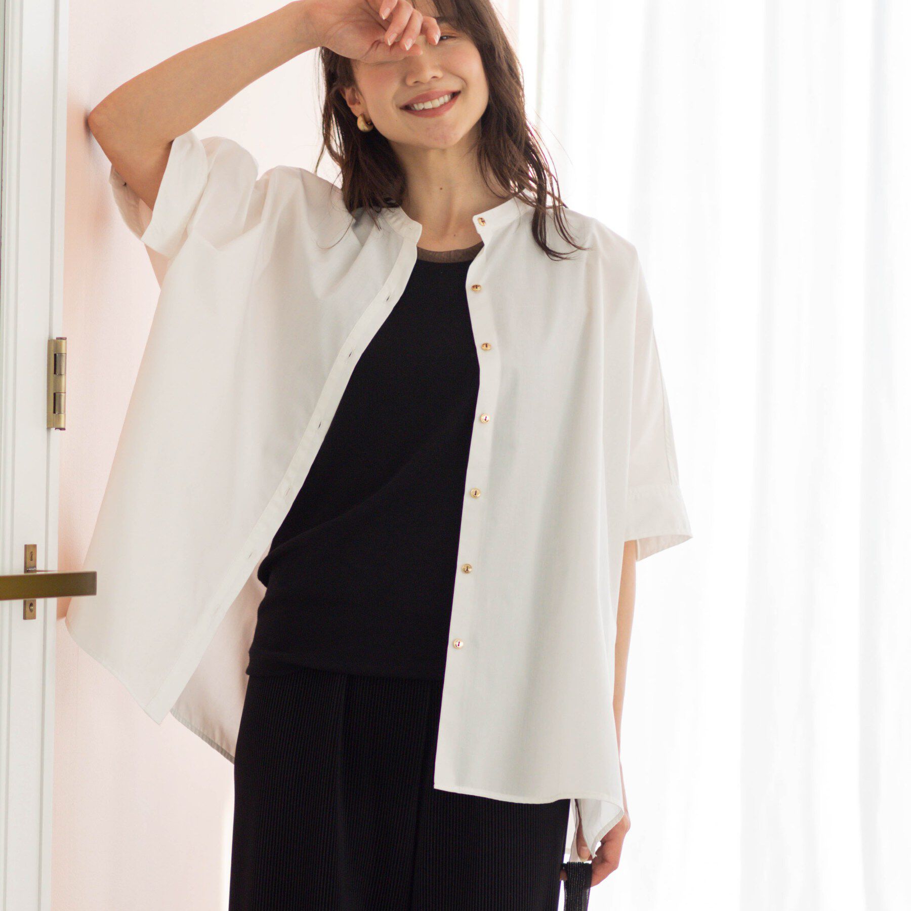 SHOO･LA･RUE「【体型カバー/洗濯機可】インせず着られる　デニムライクシャツ」|シャツ・ブラウス|ホワイト(001)