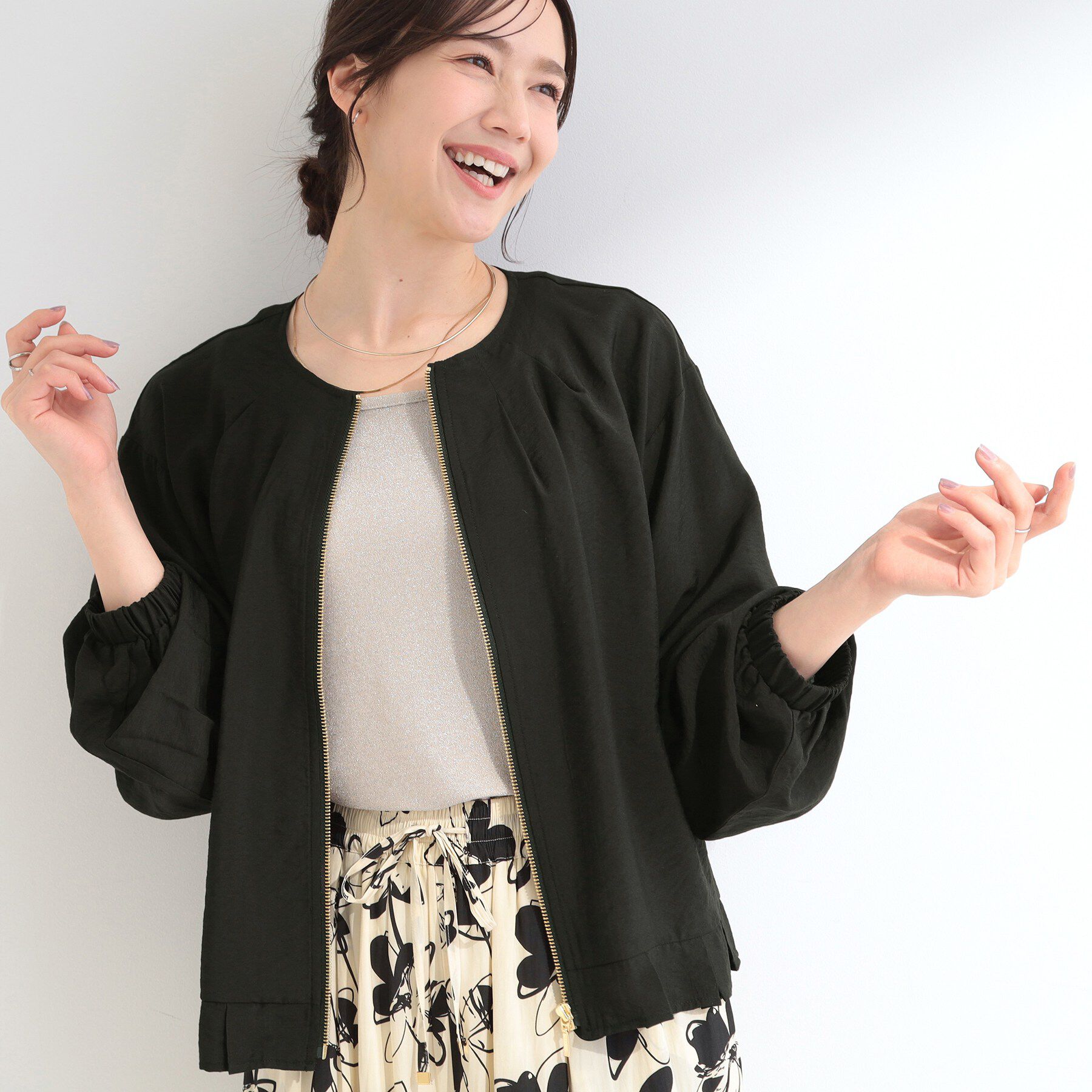 SHOO･LA･RUE「【洗濯機可/UV/S-LL】程よい透け感 襟元タック シアーブルゾン」|ブルゾン・スタジャン|ブラック(019)