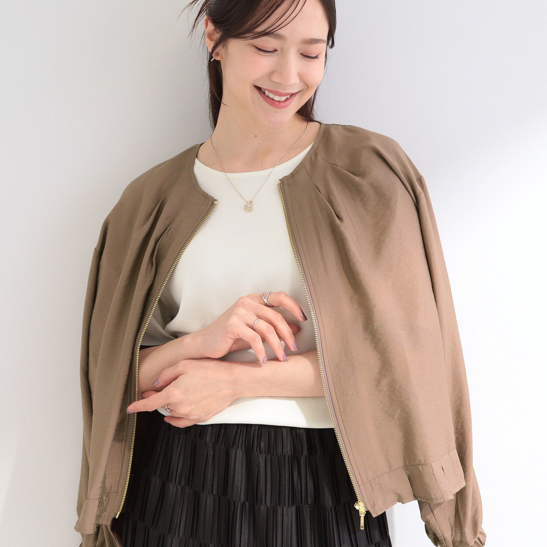 SHOO･LA･RUE「【洗濯機可/UV/S-LL】程よい透け感 襟元タック シアーブルゾン」|ブルゾン・スタジャン|モカブラウン(042